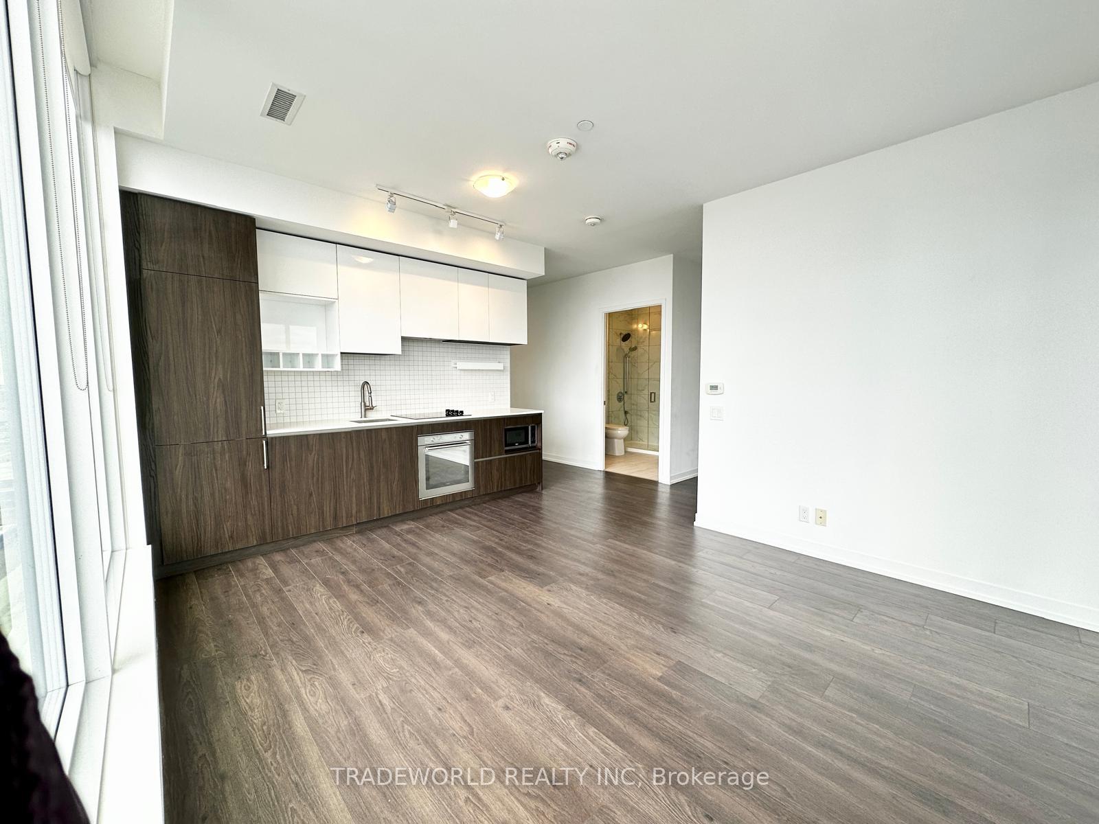 3 Bedrooms Condo at 898 Portage,  Vaughan For sale