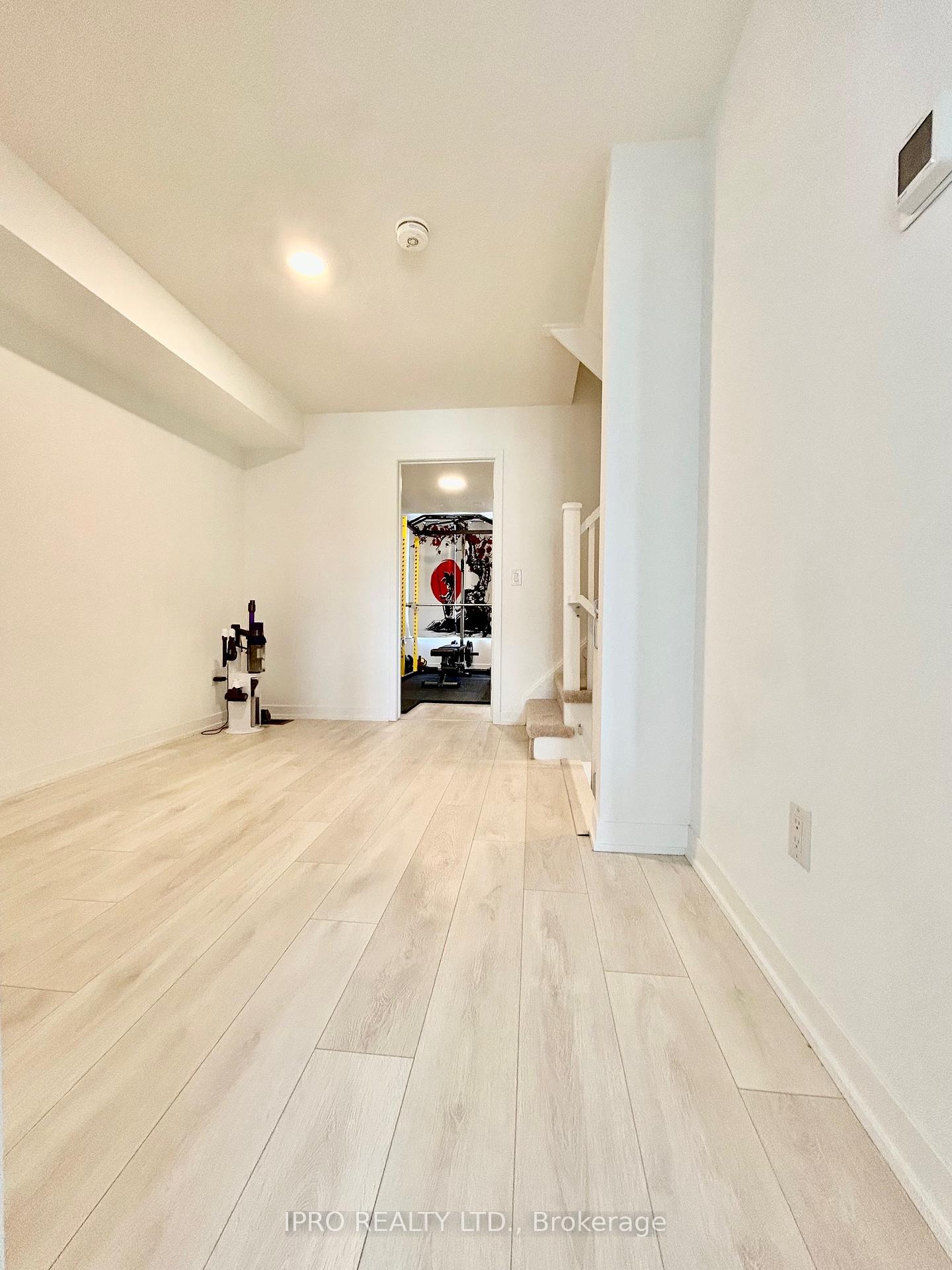 3 Bedrooms Condo at 1095 Cooke, Burlington For sale