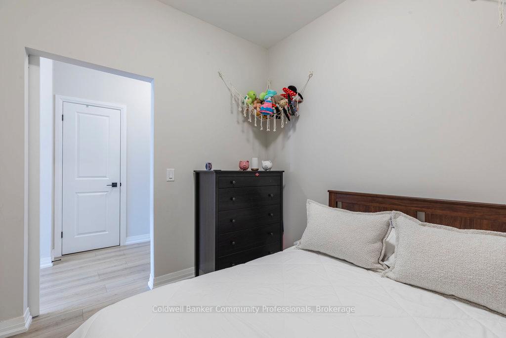 #208 – 120 Springvalley Crescent, Hamilton, ON L9C 0G2