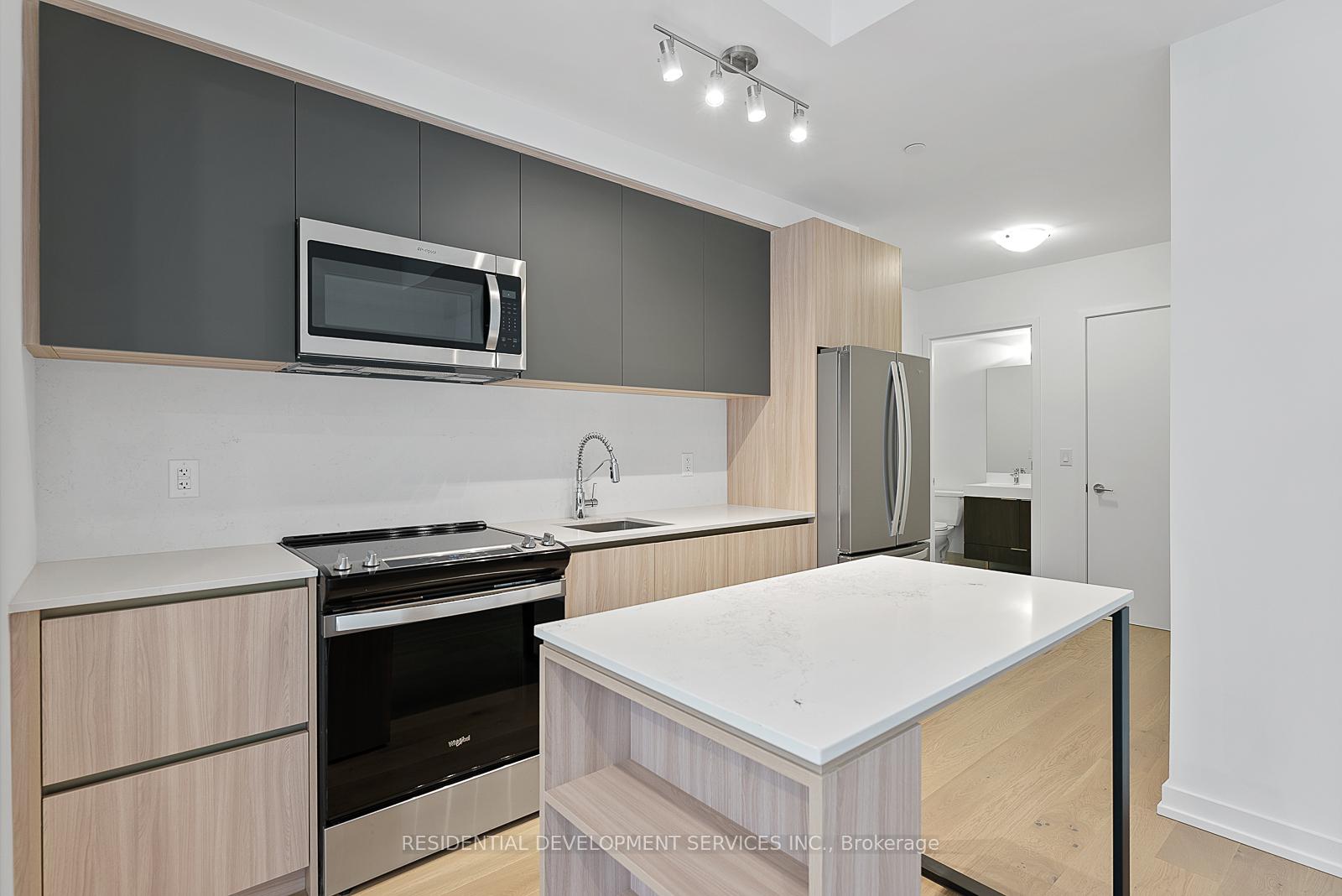 3 Bedrooms Condo at 15 Maryport,  Toronto For sale