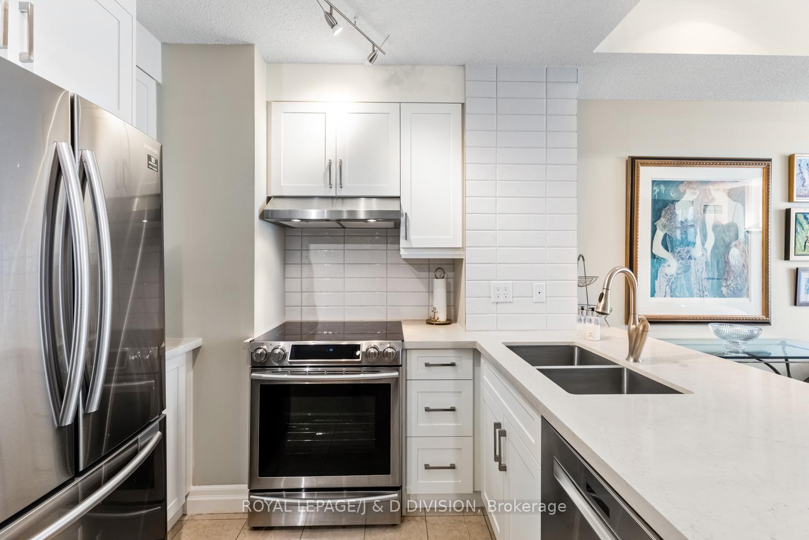 2 Bedrooms Condo at 500 Queens, Toronto For sale