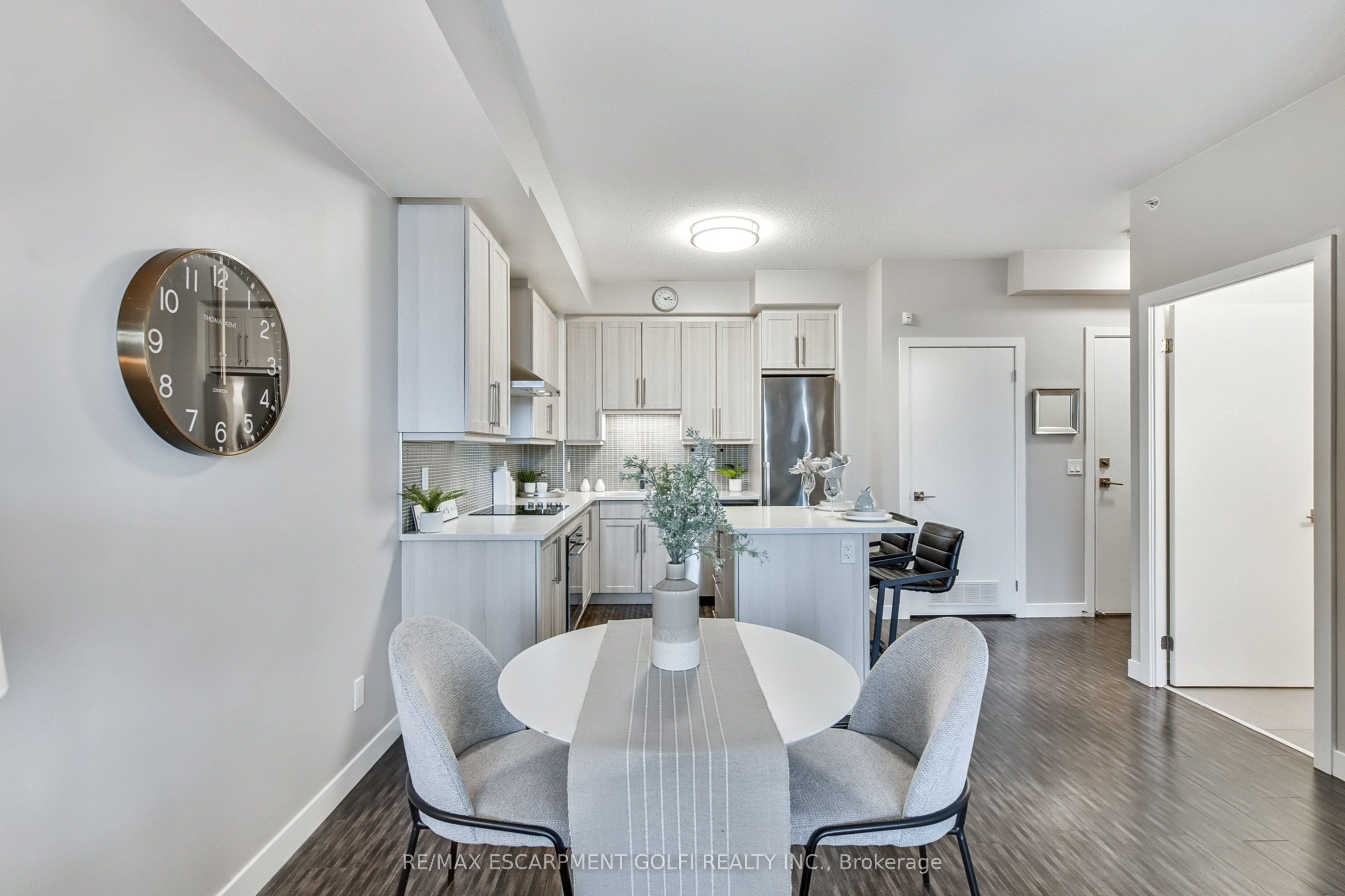 2093 Fairview Street, #408