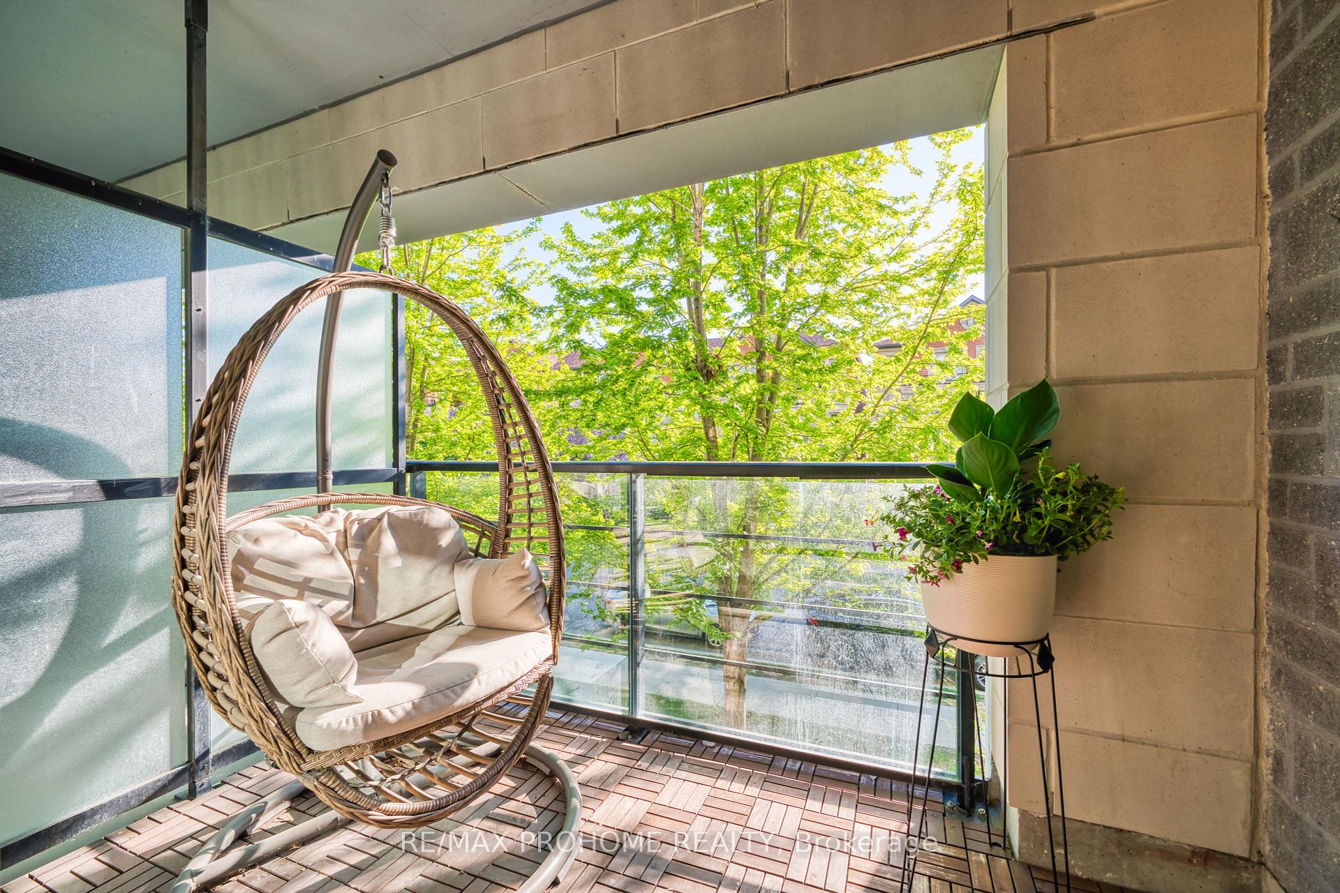 2 Bedrooms Condo at 21 Clairtrell, Toronto For sale