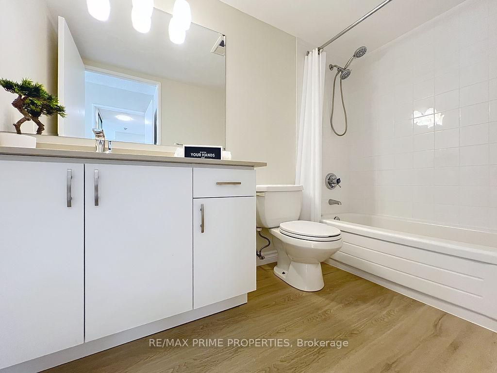 2 Bedrooms Condo at 91 Townsgate, Vaughan For sale