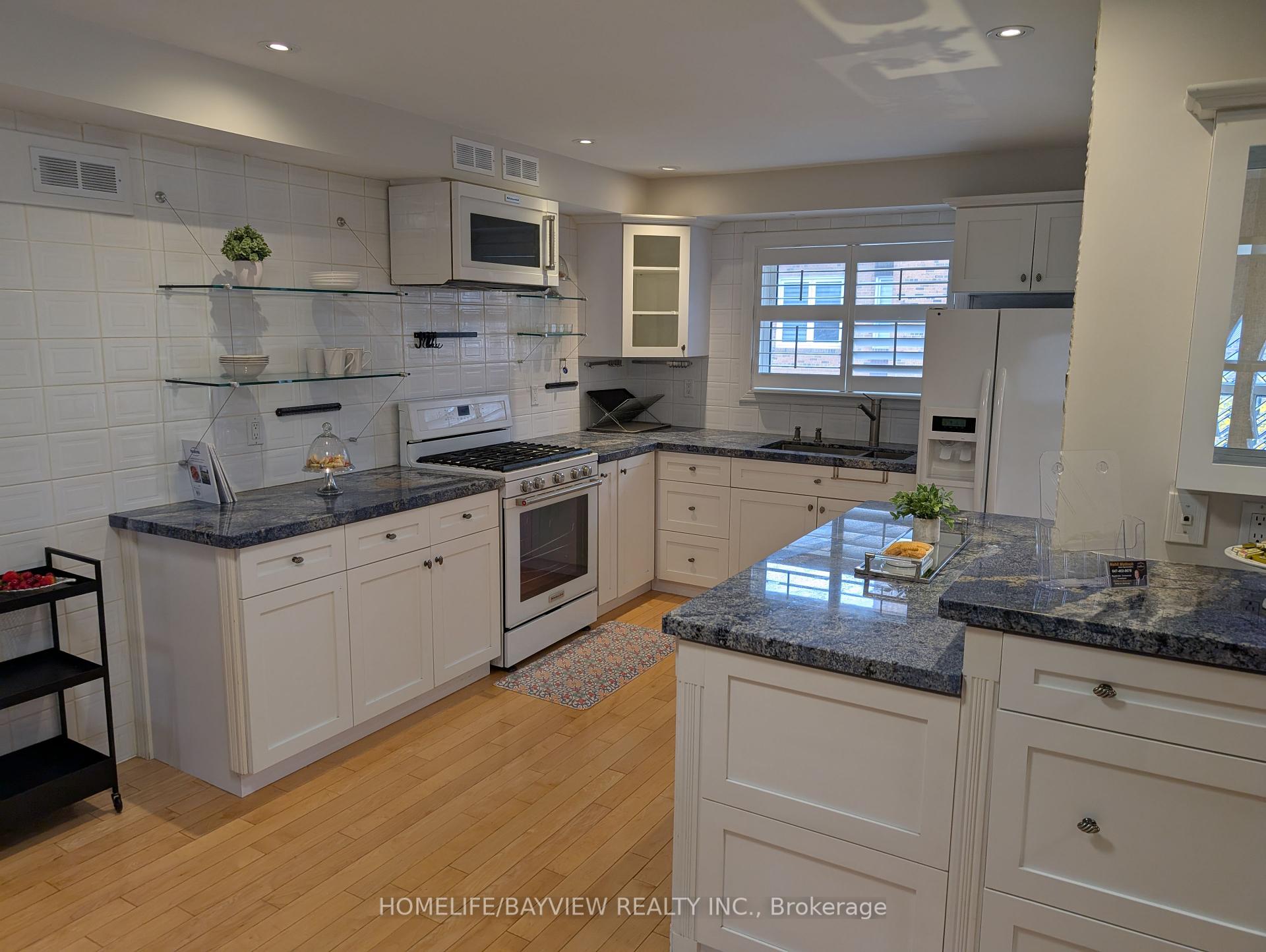 3 Bedrooms Condo at 18 Oaken Gate,  Toronto For sale