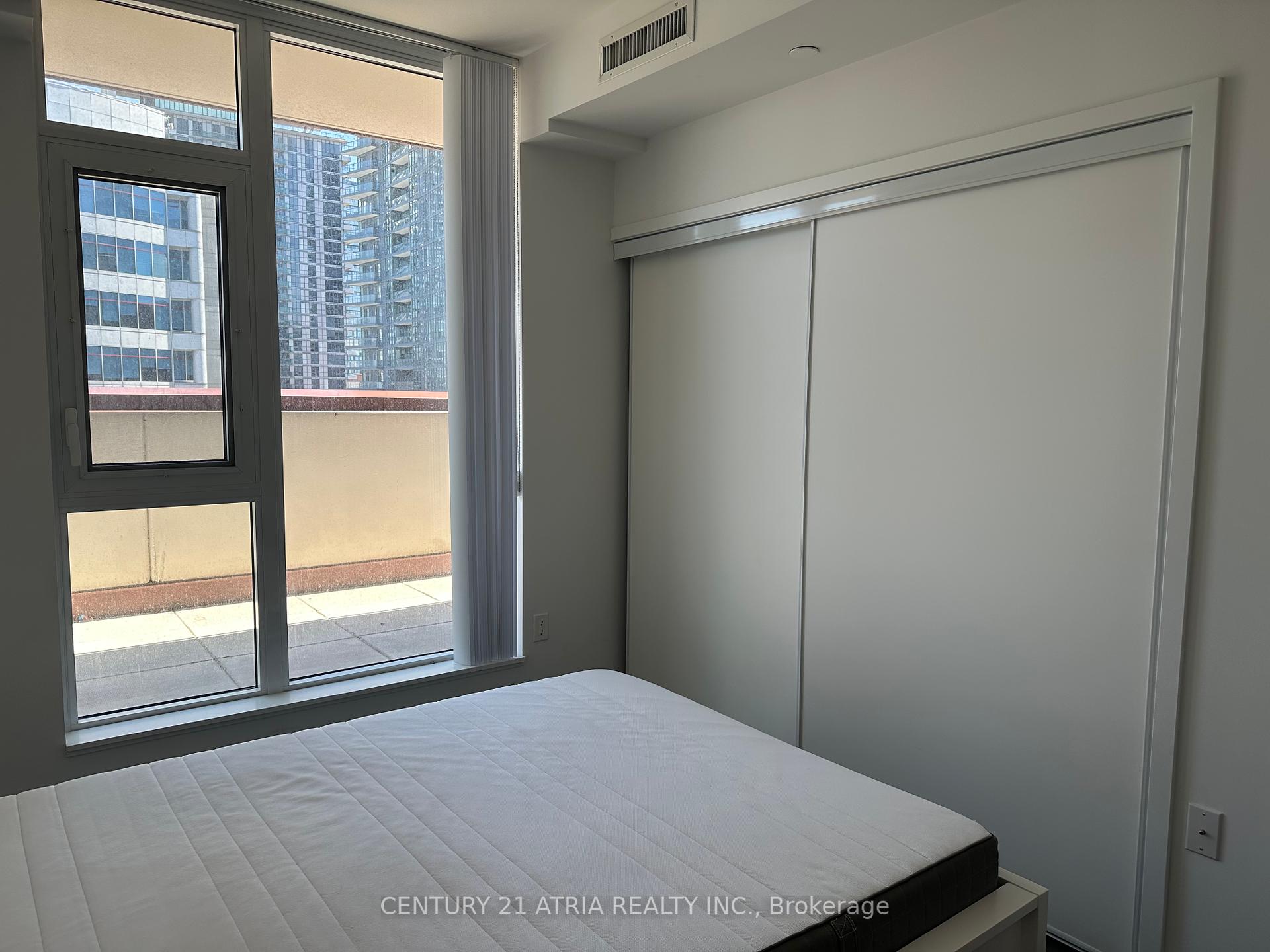 1 Bedroom Condo at 33 Helendale, Toronto For sale