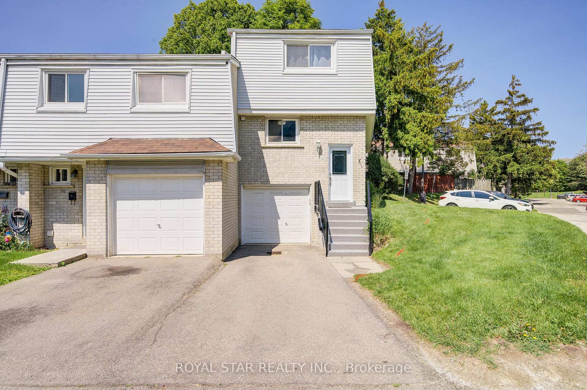 4 Bedrooms Condo at 400 Mississauga Valley, Mississauga For sale