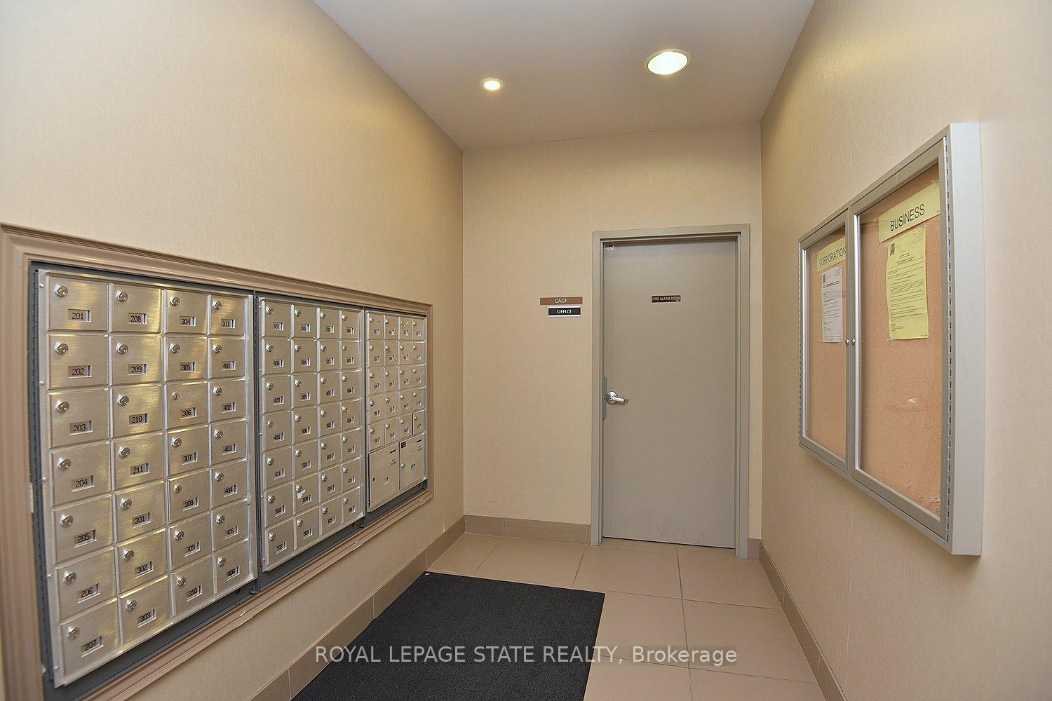 2 Bedrooms Condo at 90 Charlton, Hamilton For sale
