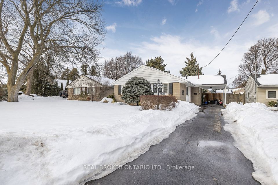 25 Sora Drive, Mississauga, ON L5M 1B3
