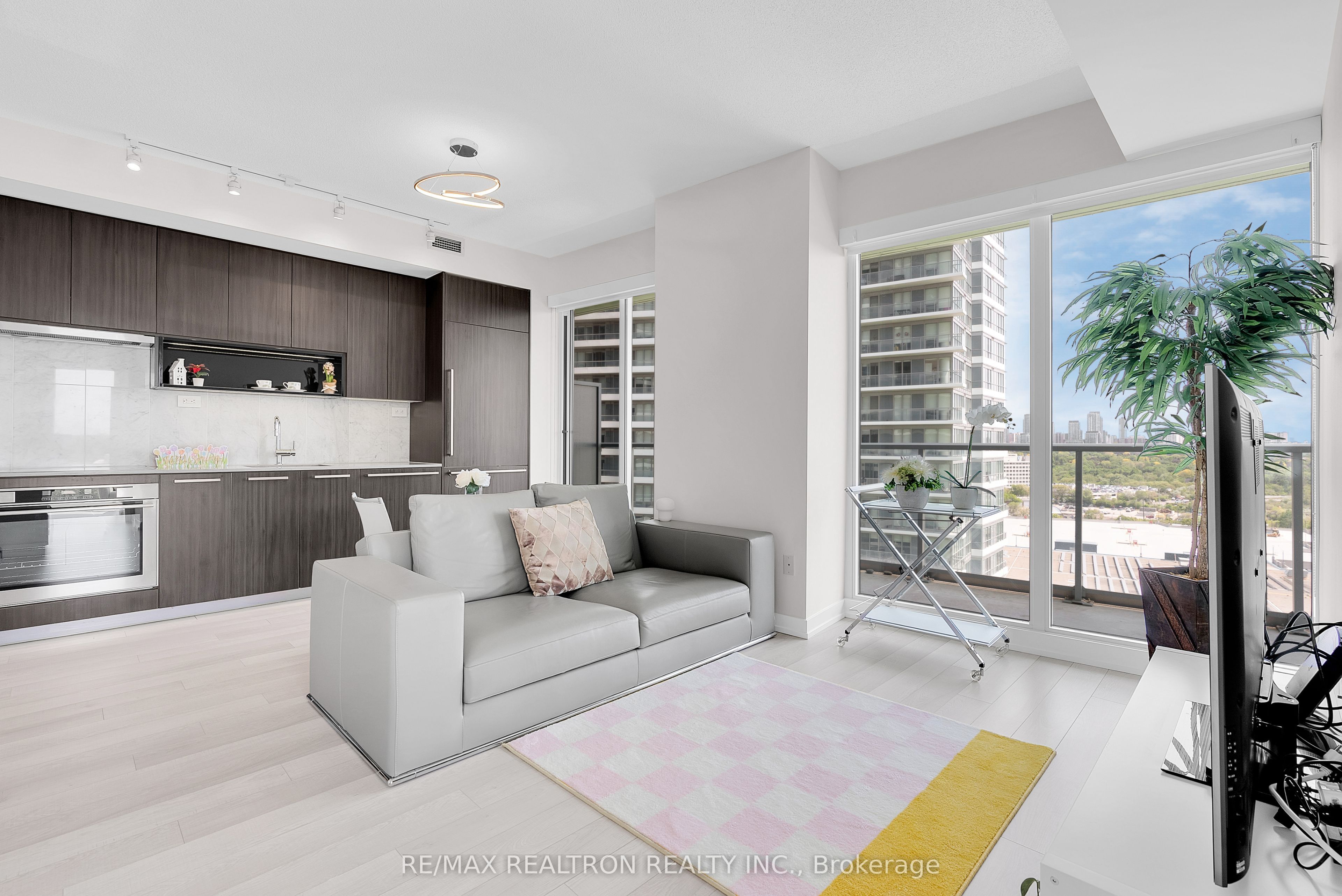 115 McMahon Drive, #1110