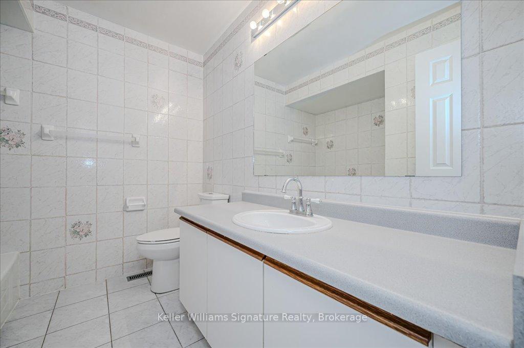 3 Bedrooms Condo at 2055 Walkers,  Burlington For sale
