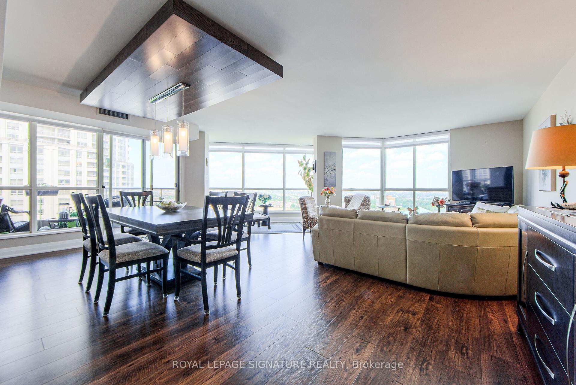 3 Bedrooms Condo at 55 Kingsbridge Garden, Mississauga For sale