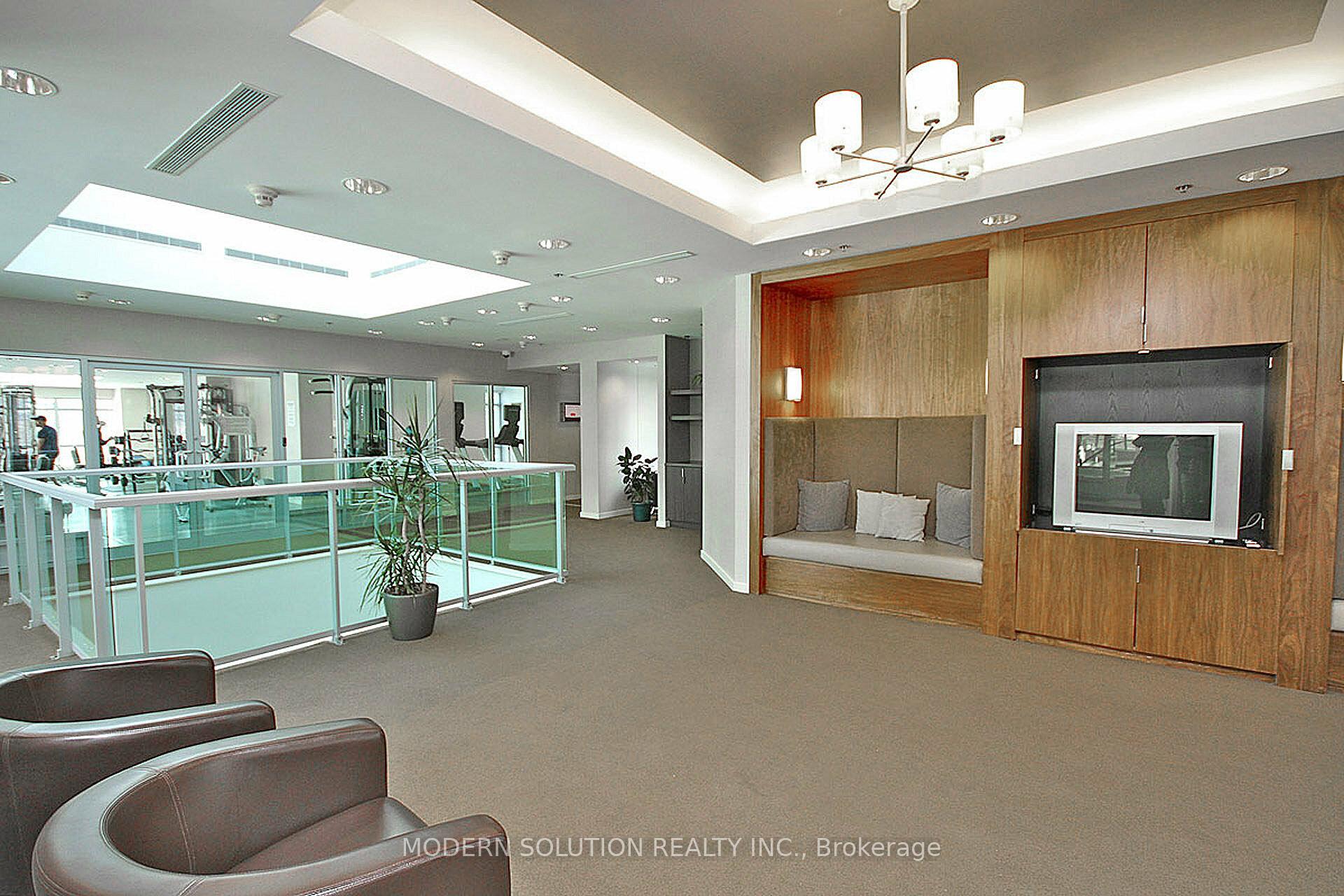 2 Bedrooms Condo at 1 Elm, Mississauga For sale