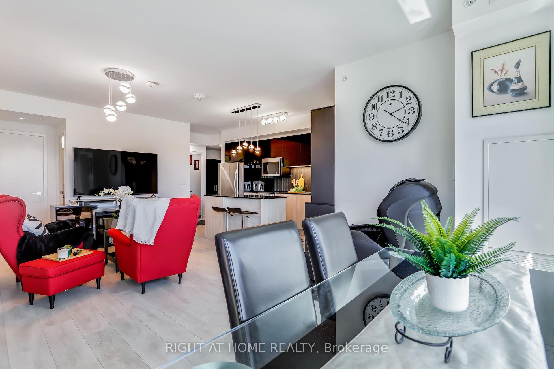 4 Bedrooms Condo at 31 Tippett, Toronto For sale