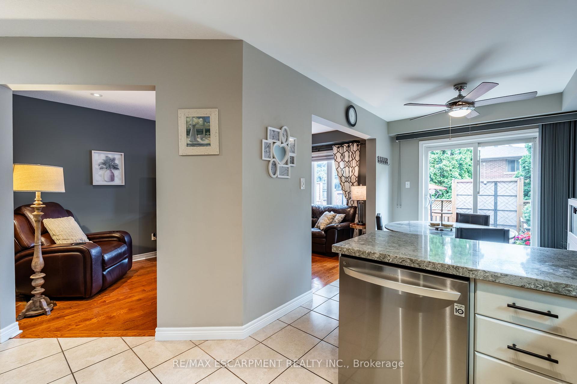 3 Bedrooms Condo at 1461 Upper Gage, Hamilton For sale
