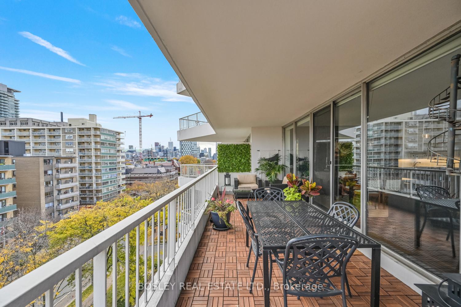 2 Bedrooms Condo at 190 St George, Toronto For sale