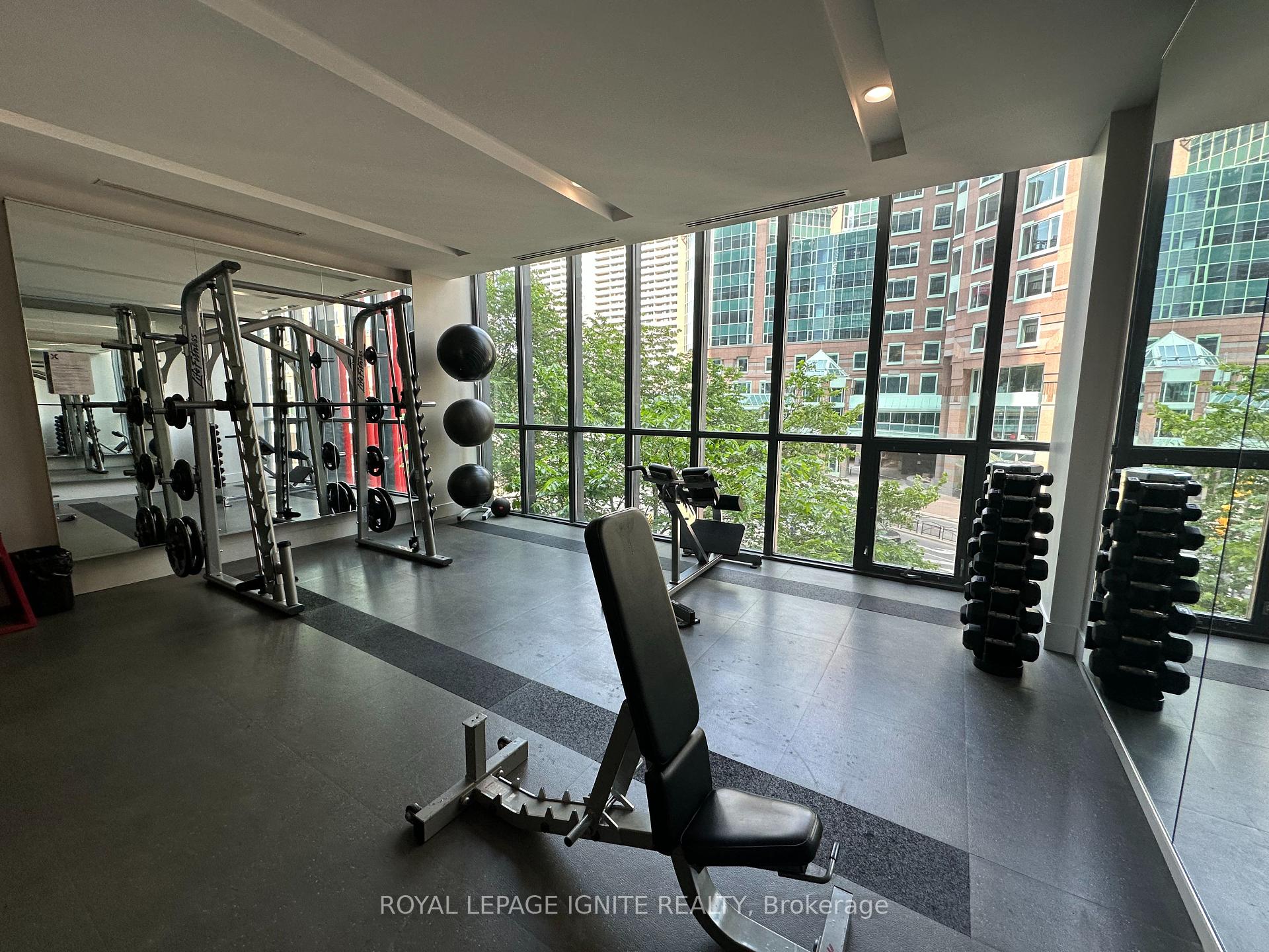 2 Bedrooms Condo at 110 Charles, Toronto For sale