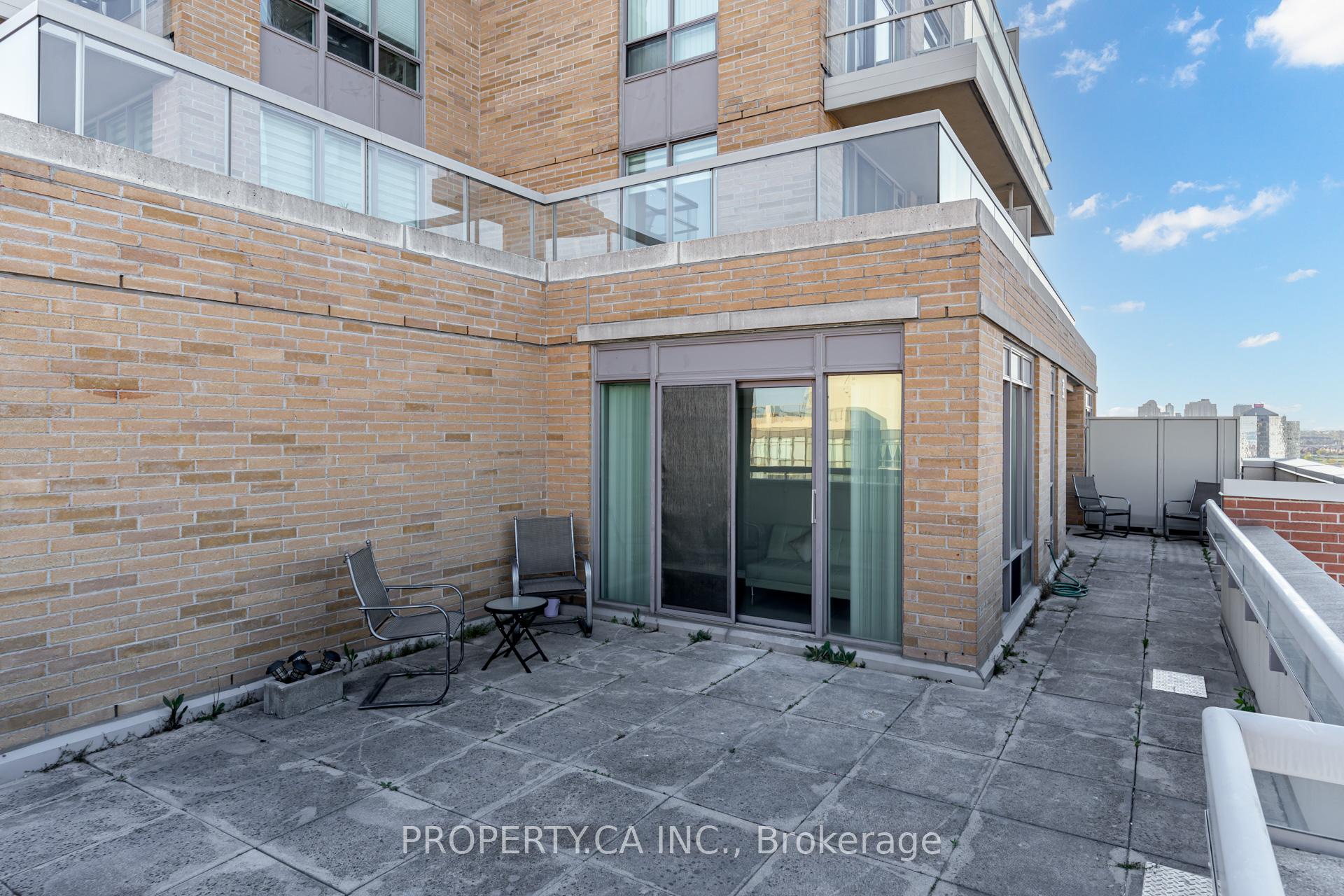 3 Bedrooms Condo at 156 Enfield, Mississauga For sale