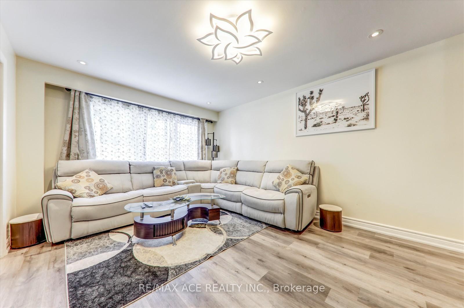 3 Bedrooms Condo at 82 St. Andrews, Hamilton For sale