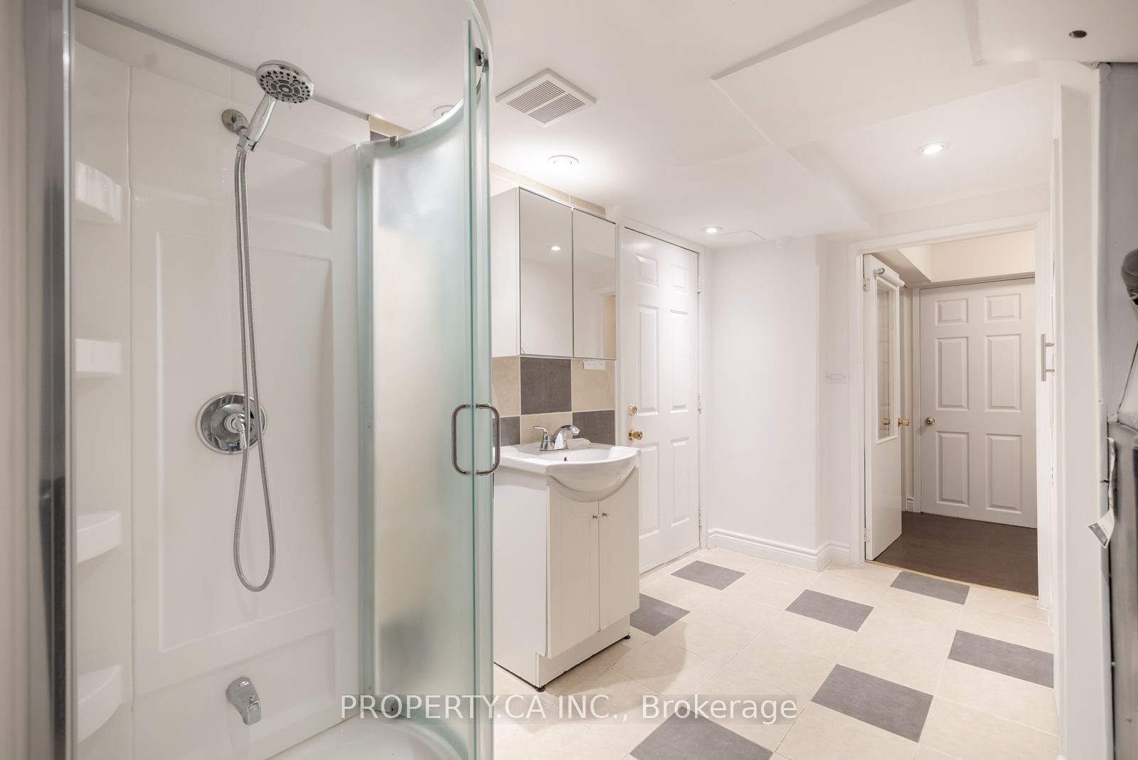 5937 Bathurst Street S, #7
