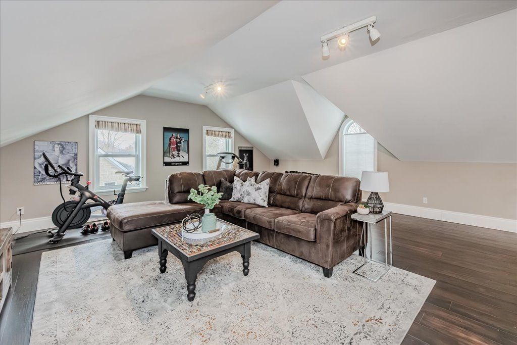 245 Hill Street W