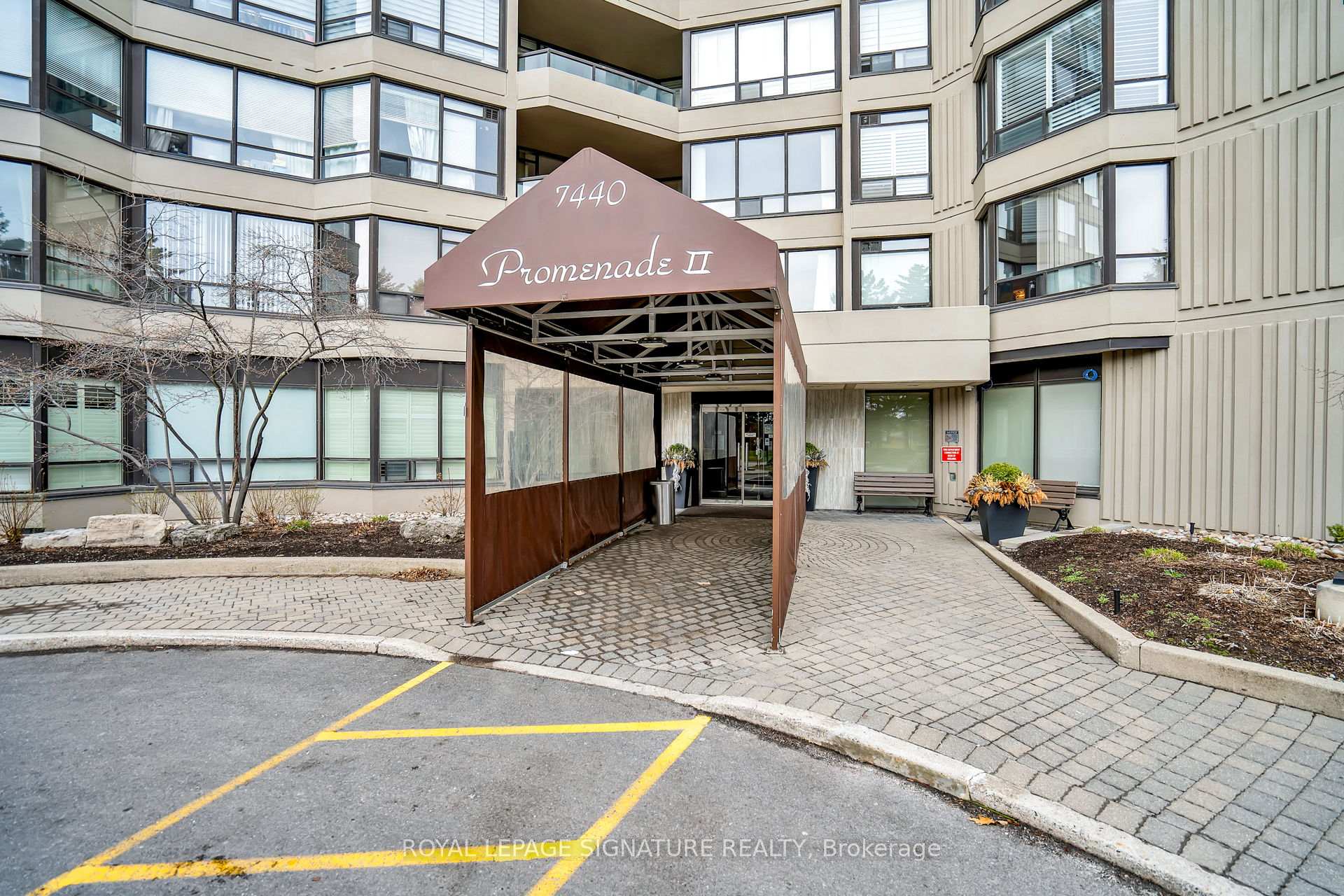 3 Bedrooms Condo at 7440 Bathurst, Vaughan For sale