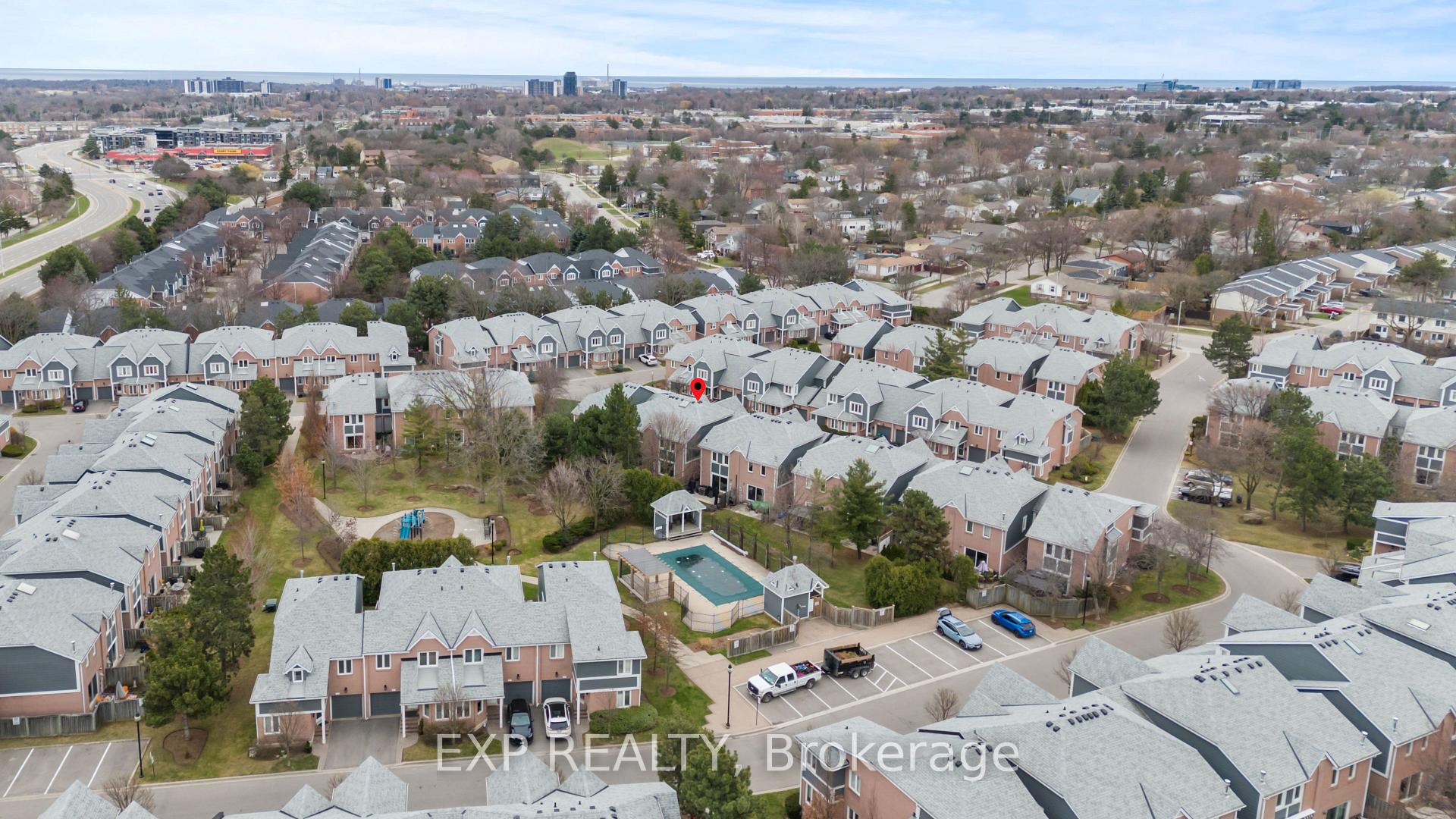 3 Bedrooms Condo at 2205 South Millway,  Mississauga For sale