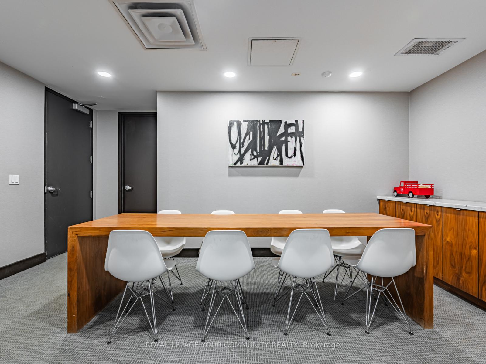 2 Bedrooms Condo at 19 Brant, Toronto For sale