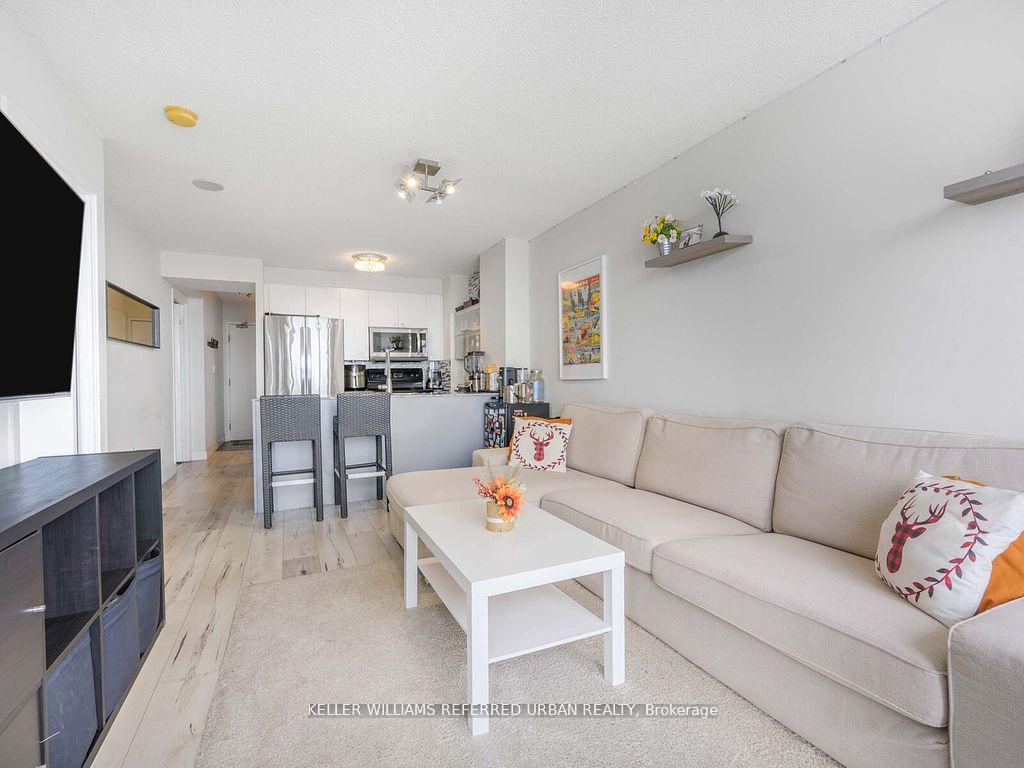 2 Bedrooms Condo at 11 Brunel, Toronto For sale