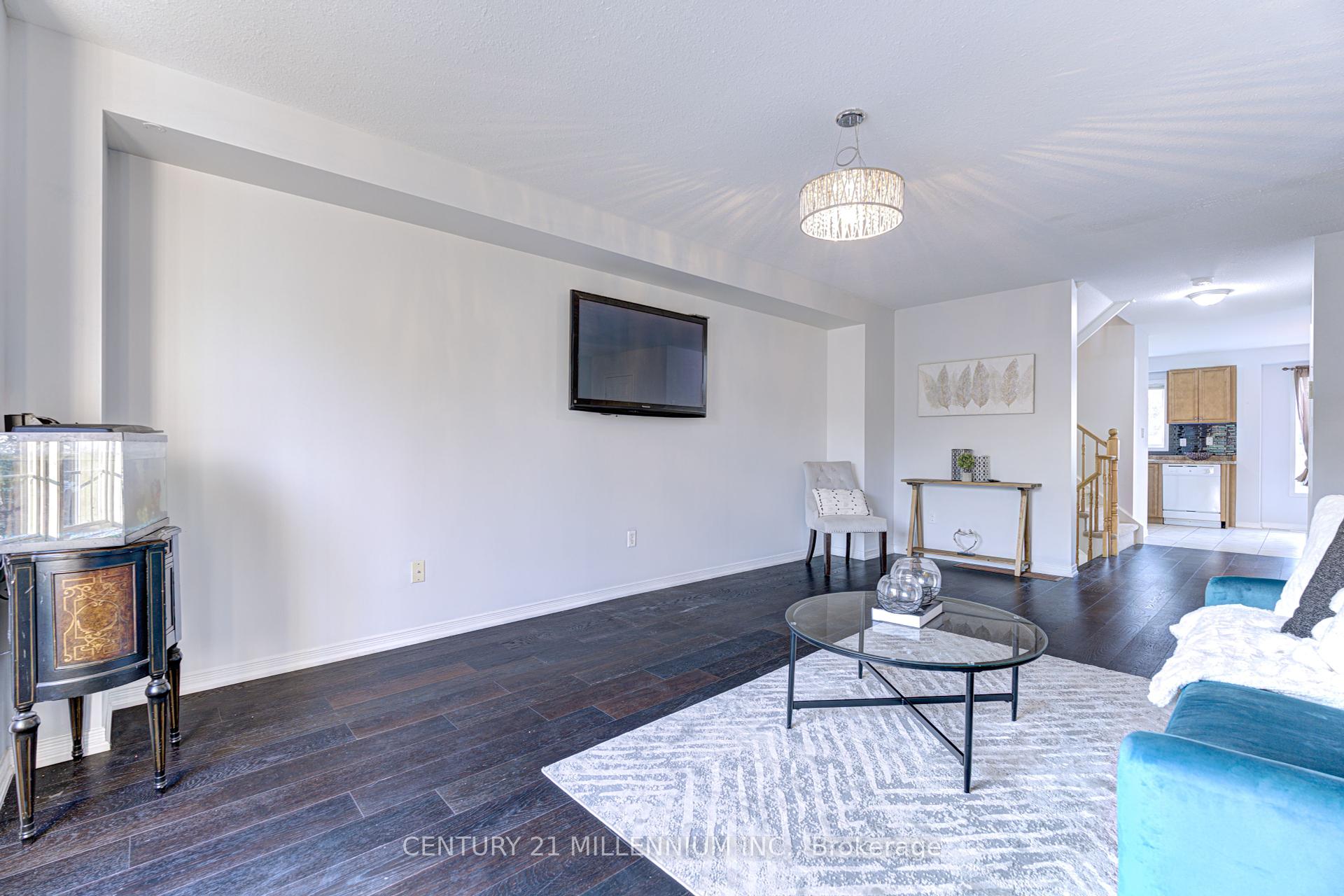 3 Bedrooms Condo at 151 Green,  Hamilton For sale