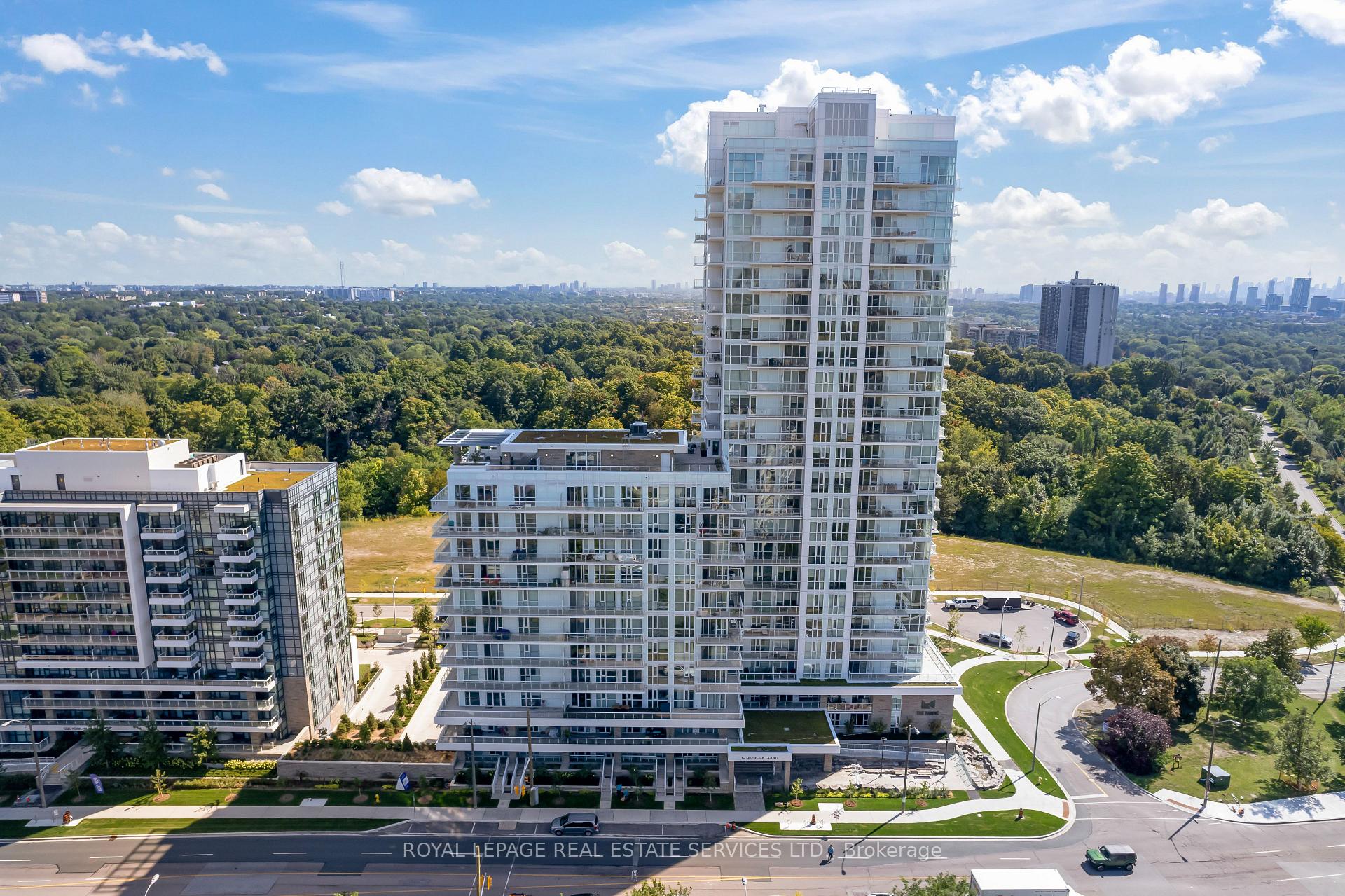 2 Bedrooms Condo at 10 Deerlick, Toronto For sale