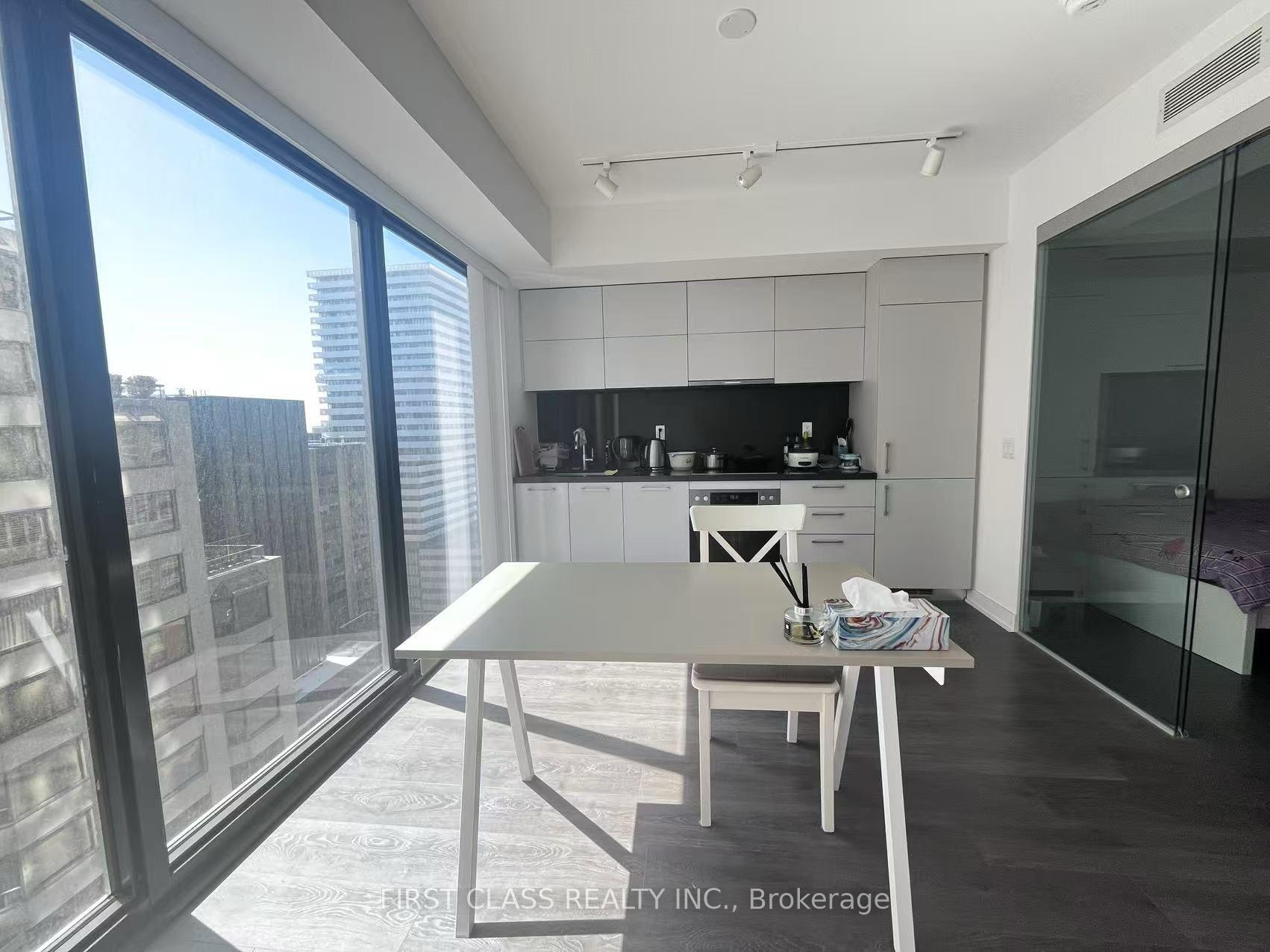 1 Bedroom Condo at 188 Cumberland,  Toronto For sale
