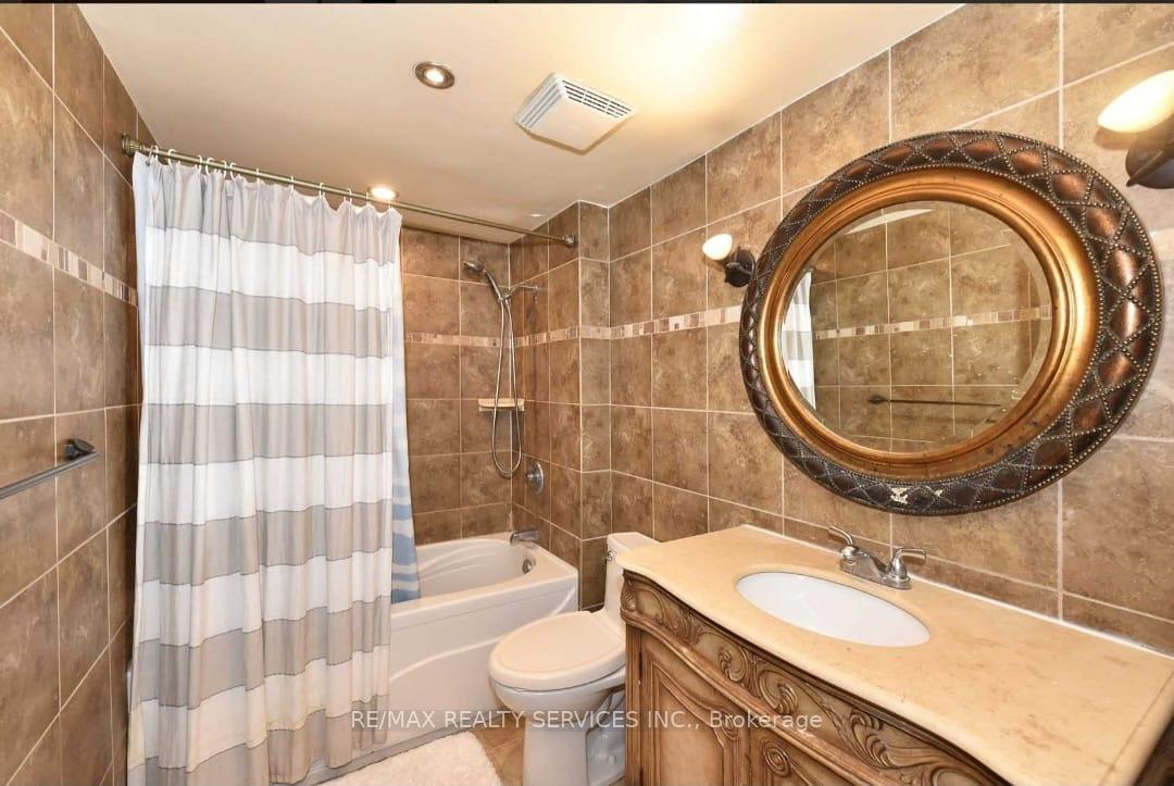 2 Bedrooms Condo at 270 PALMDALE,  Toronto For sale