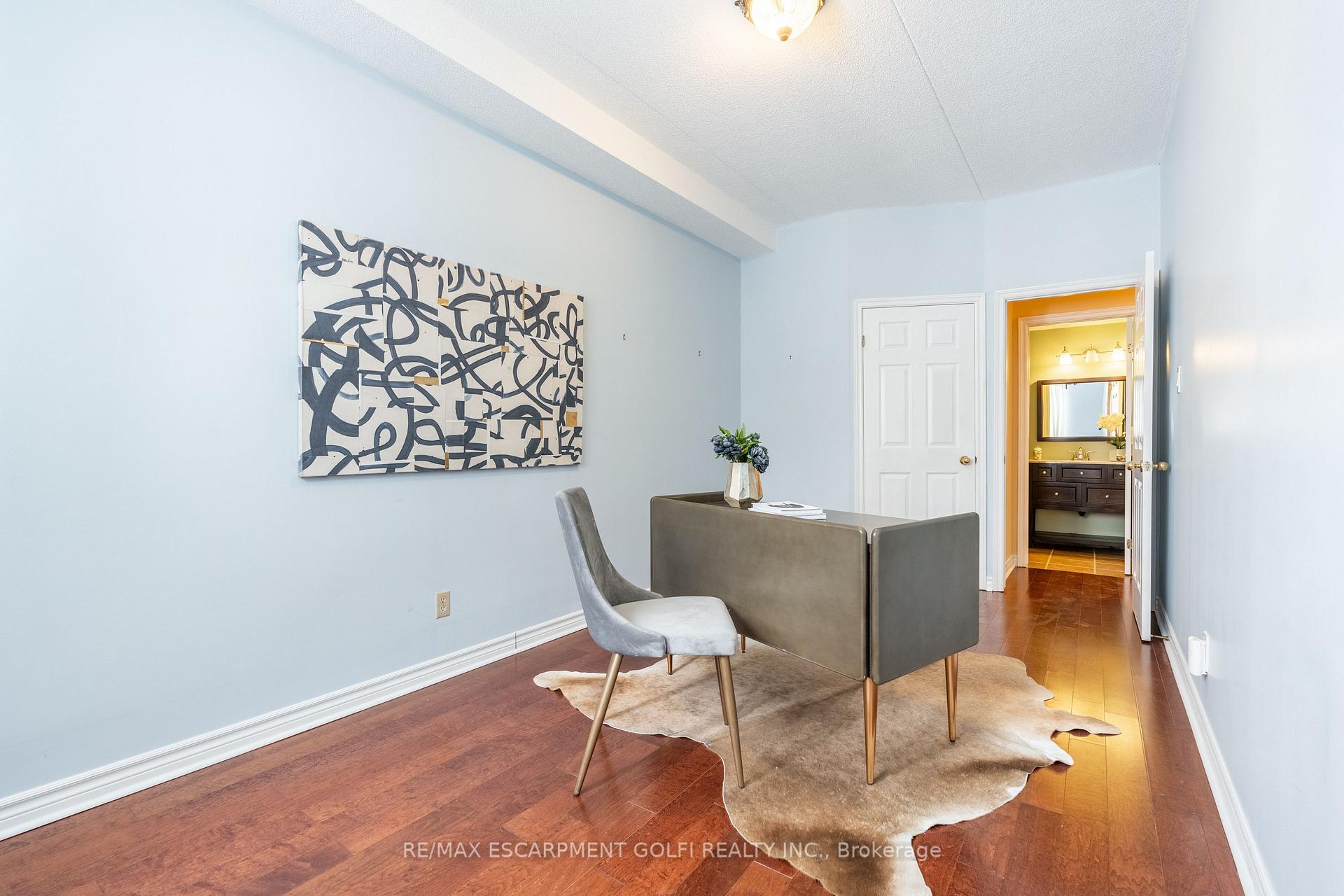 2 Bedrooms Condo at 416 LIMERIDGE,  Hamilton For sale