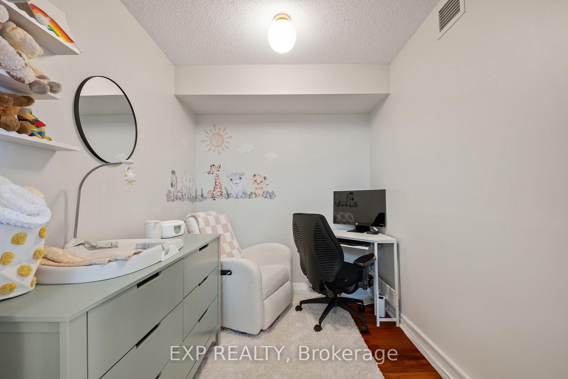 2 Bedrooms Condo at 19 Barberry, Toronto For sale