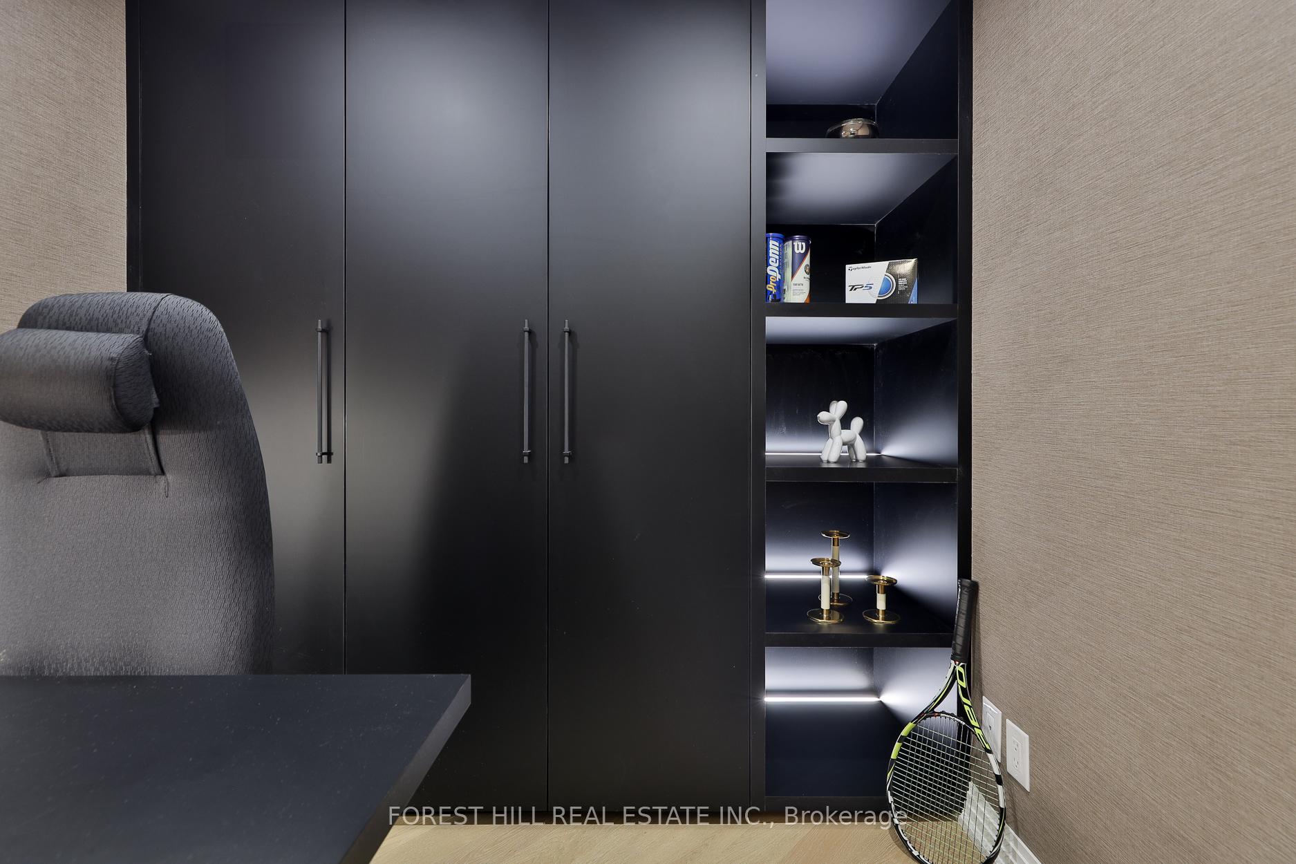 2 Bedrooms Condo at 1 Benvenuto, Toronto For sale