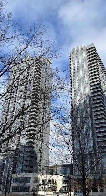 255 Village Green Square 1208