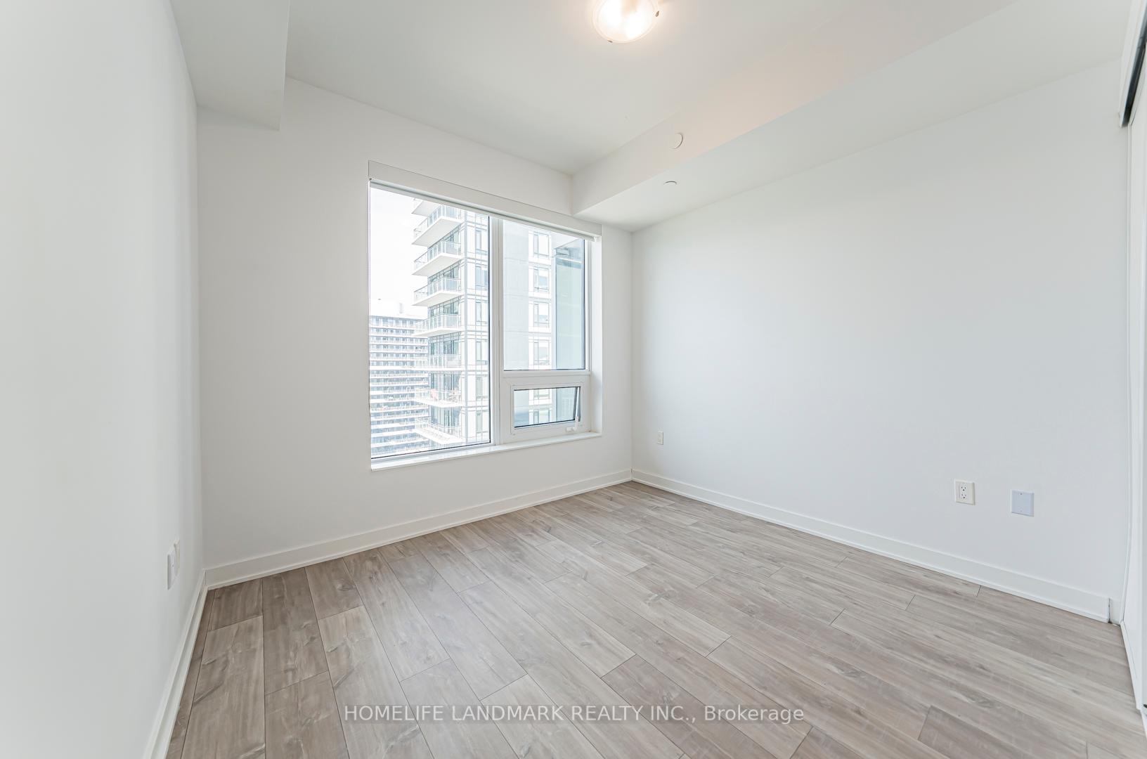 3 Bedrooms Condo at 4675 Metcalfe, Mississauga For sale