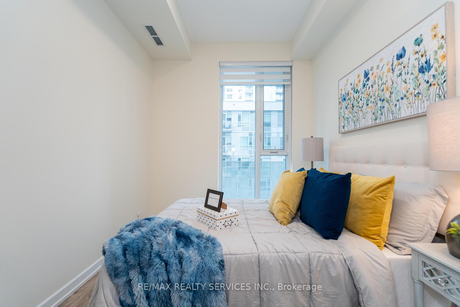2 Bedrooms Condo at 20 Tubman, Toronto For sale