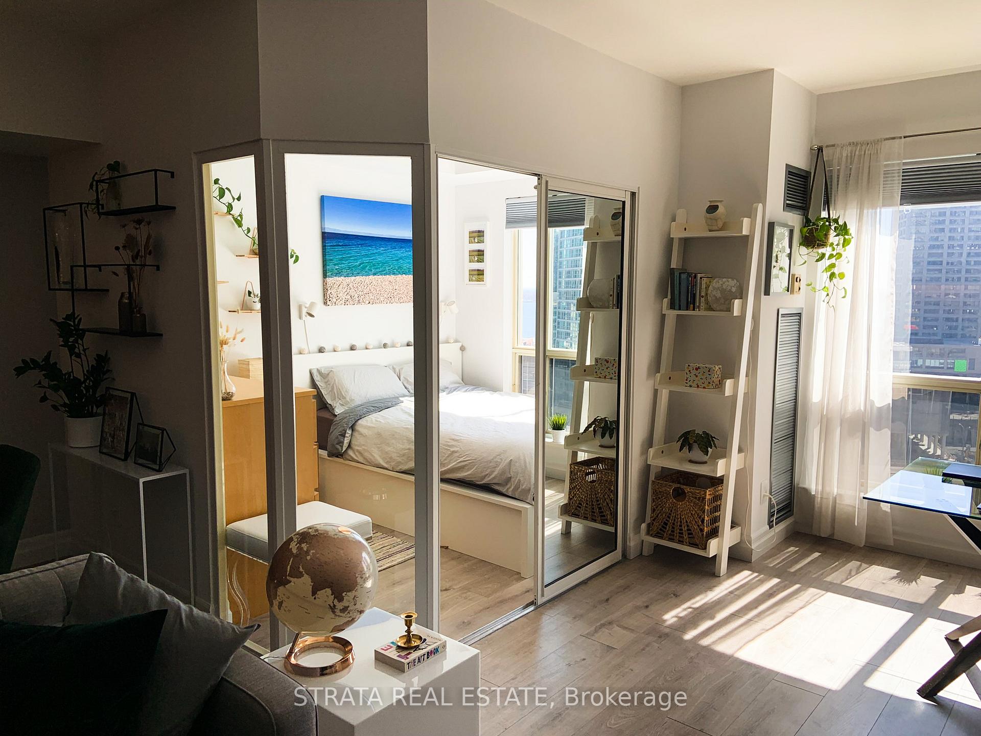 2 Bedrooms Condo at 25 The Esplanade, Toronto For sale