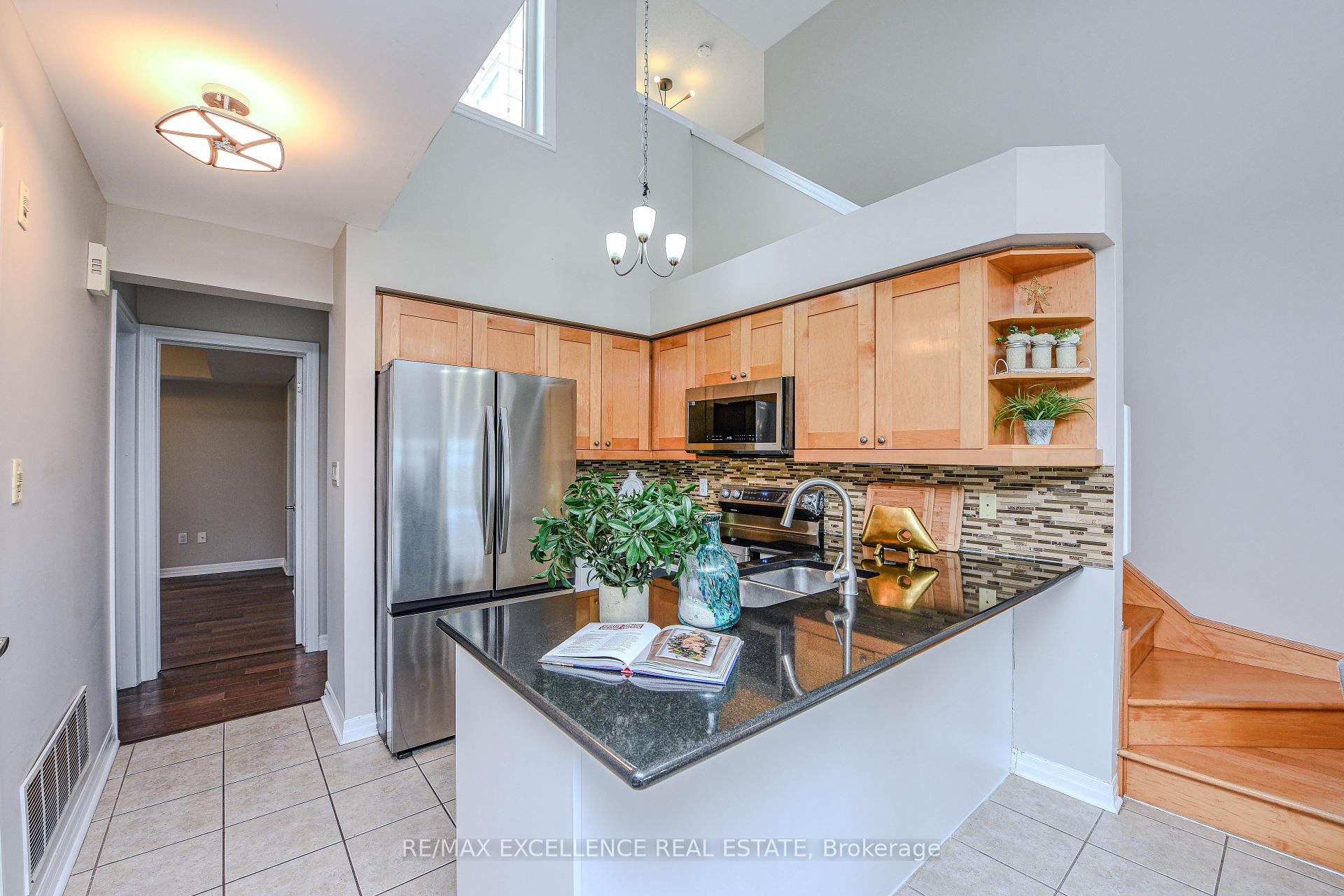 3 Bedrooms Condo at 599 Dundas, Mississauga For sale