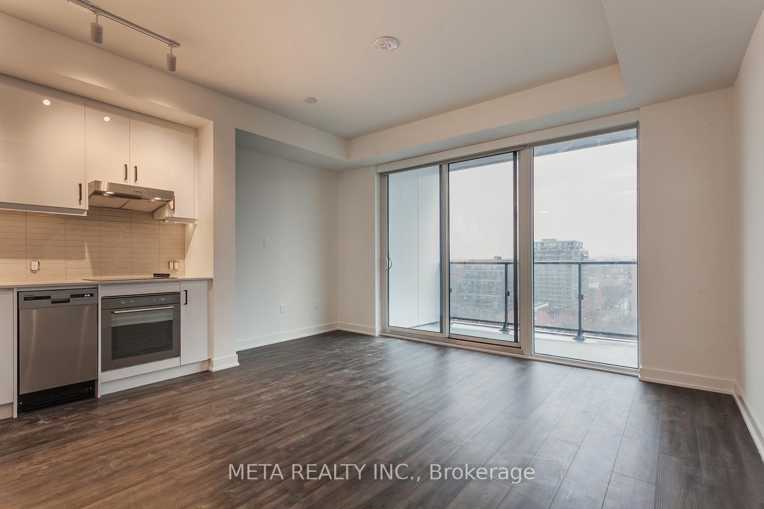 2 Bedrooms Condo at 9 Tecumseth, Toronto For sale