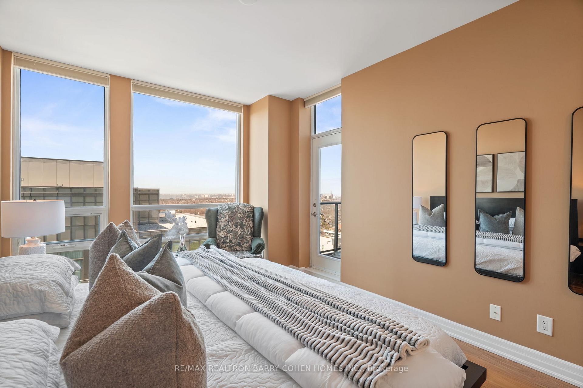3 Bedrooms Condo at 500 St Clair, Toronto For sale