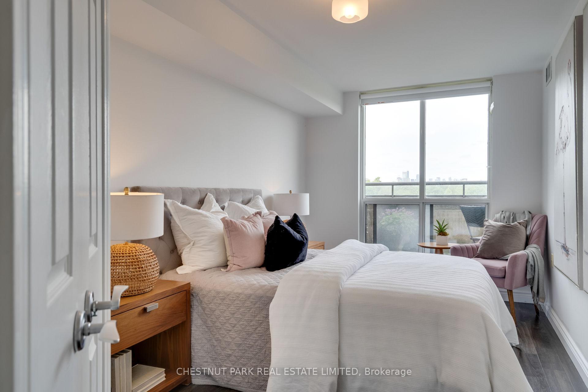 3 Bedrooms Condo at 388 Bloor, Toronto For sale
