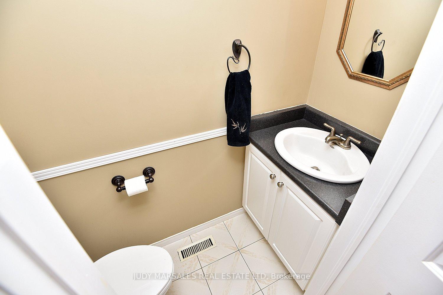 3 Bedrooms Condo at 644 Upper Paradise,  Hamilton For sale