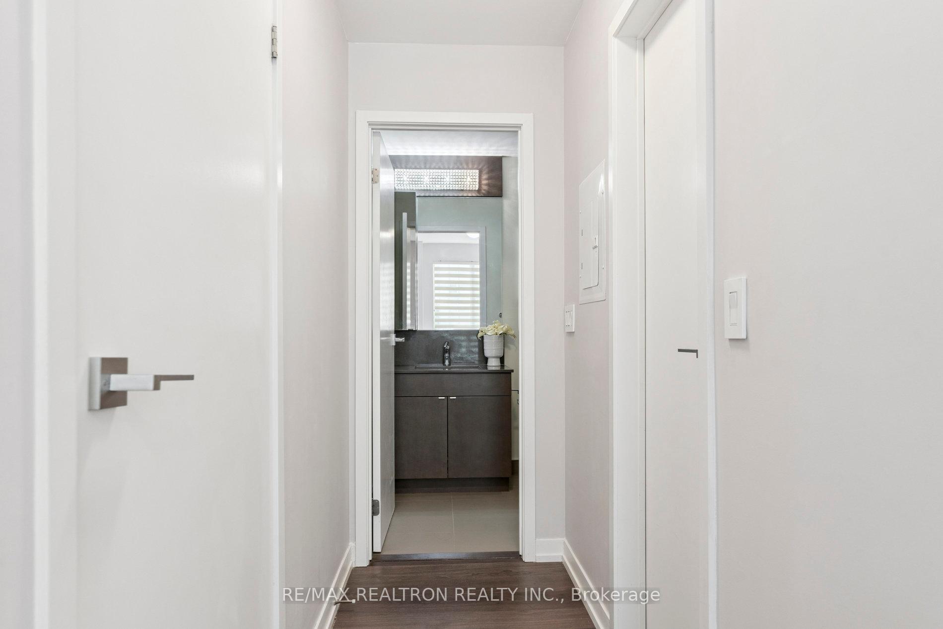 2 Bedrooms Condo at 89 Dunfield, Toronto For sale