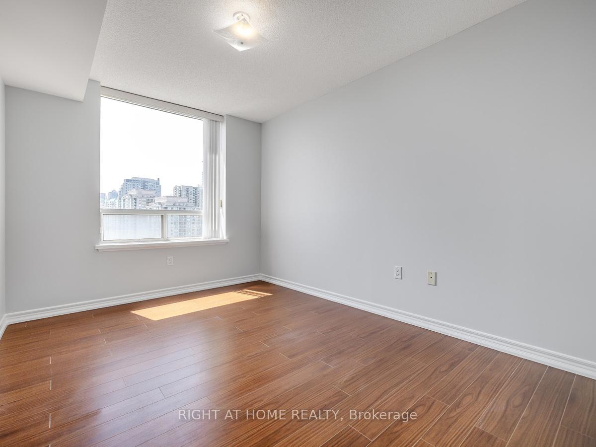 3 Bedrooms Condo at 88 Grandview,  Toronto For sale