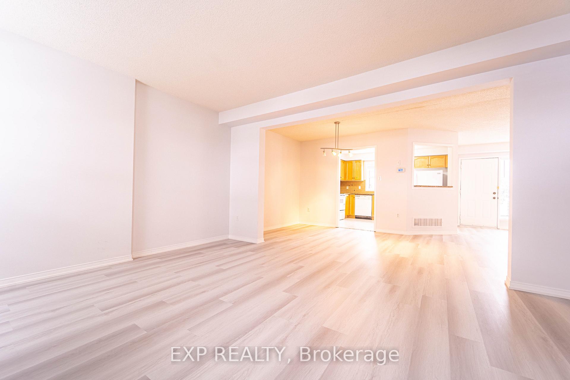 4 Bedrooms Condo at 199 Hillcrest, Mississauga For sale