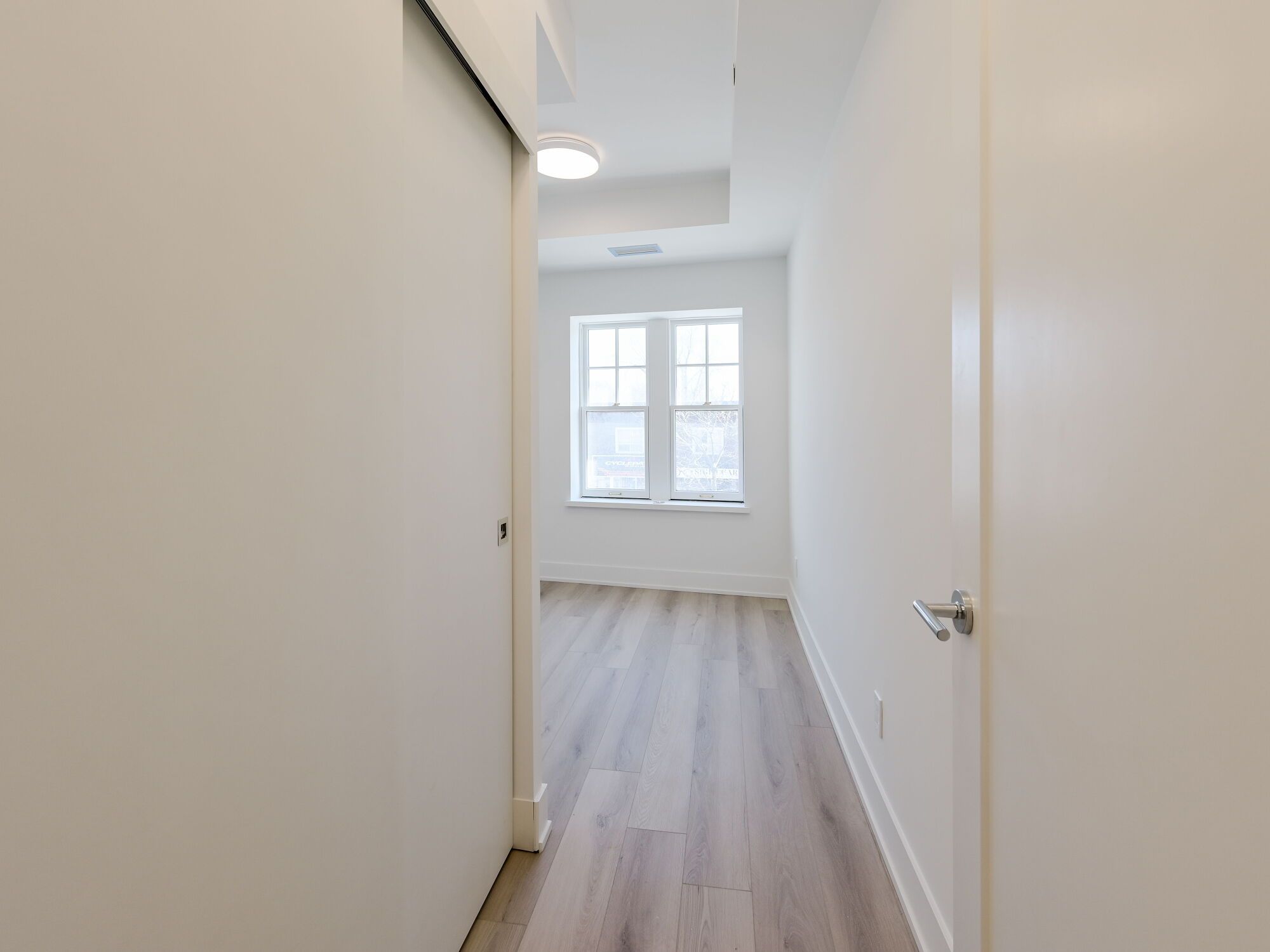 8 Manor Road E 204