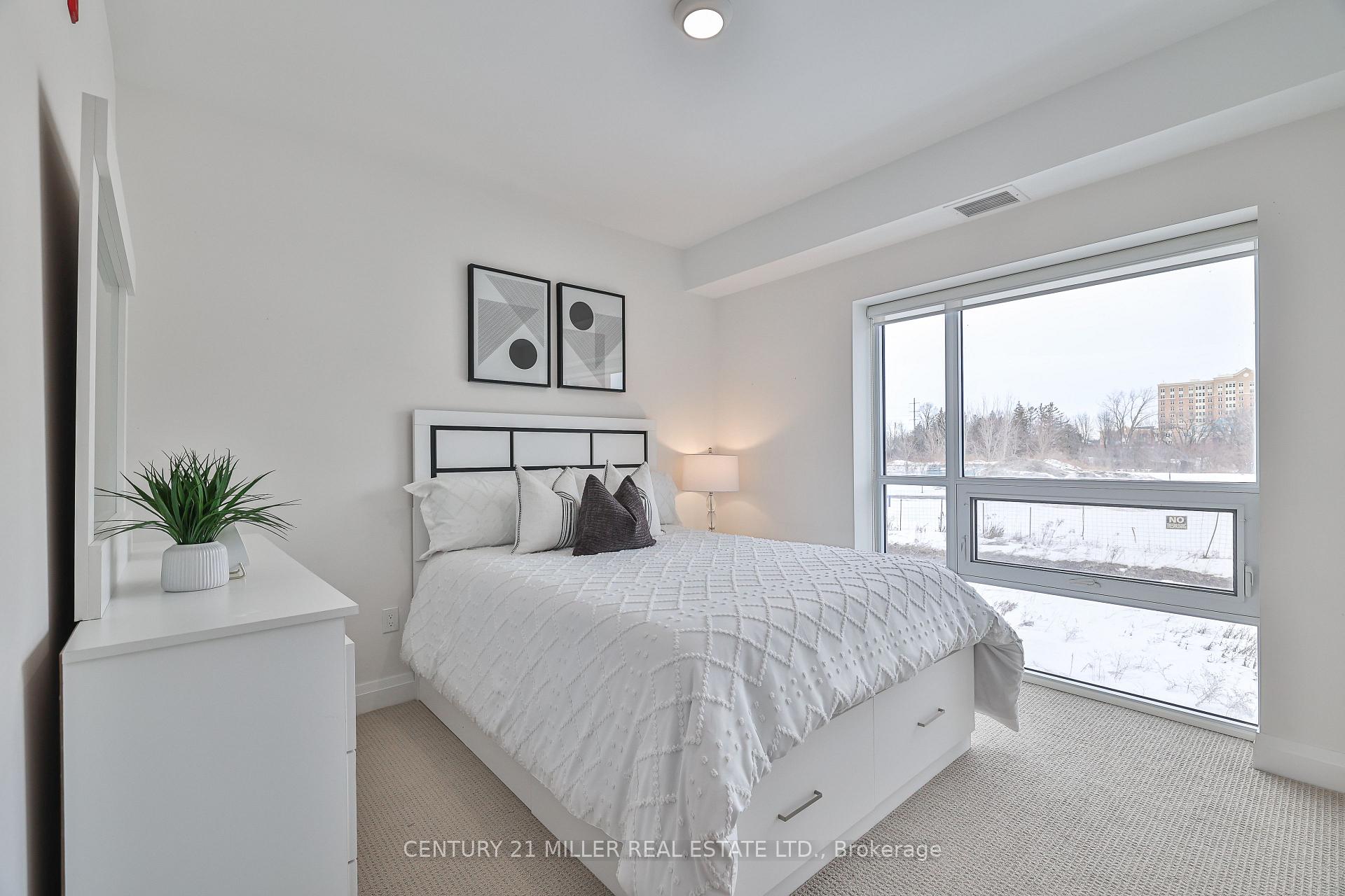 2 Bedrooms Condo at 4040 Upper Middle, Burlington For sale